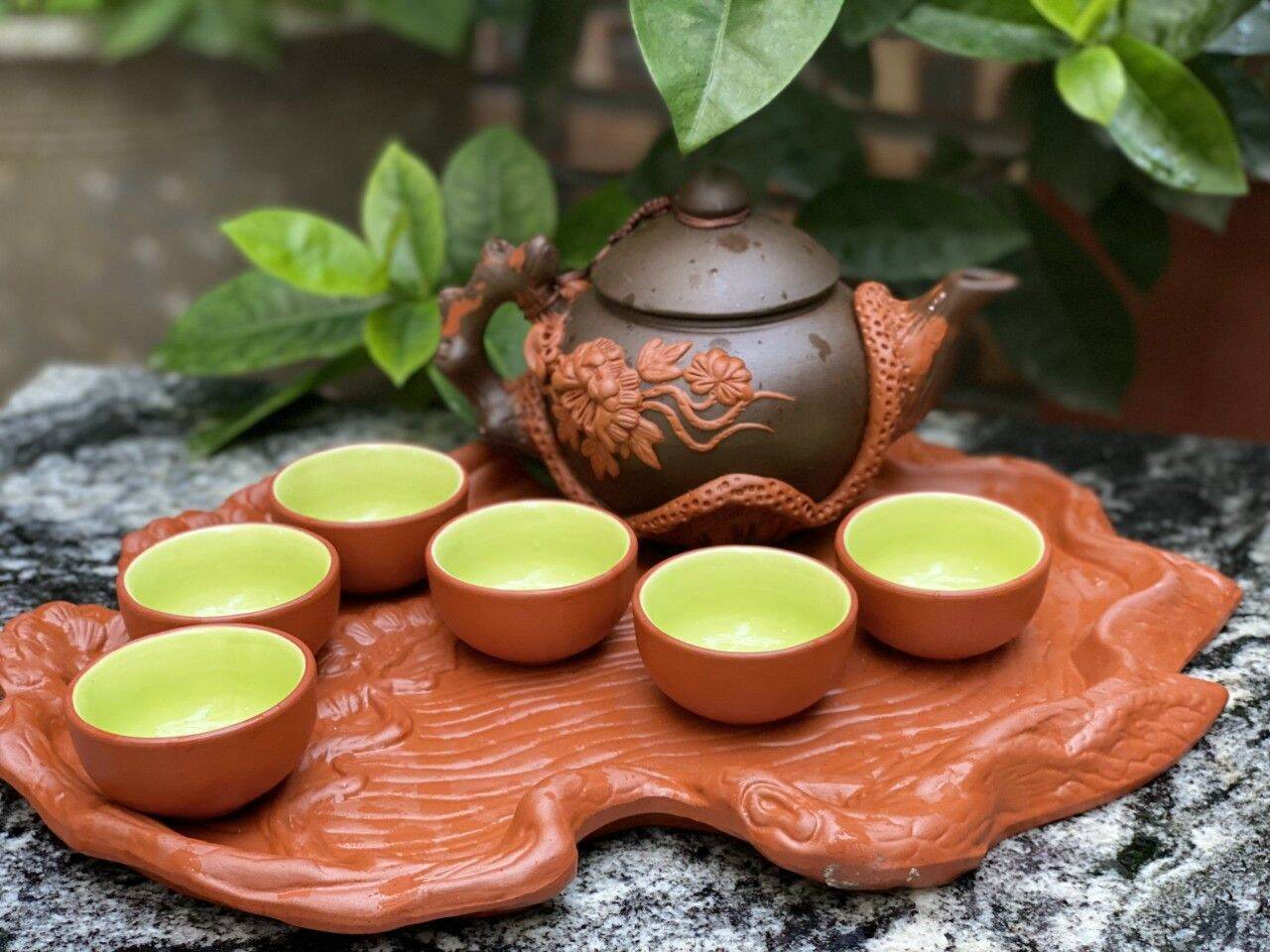 Ấm chén tử sa bát tràng đắp nổi khay
