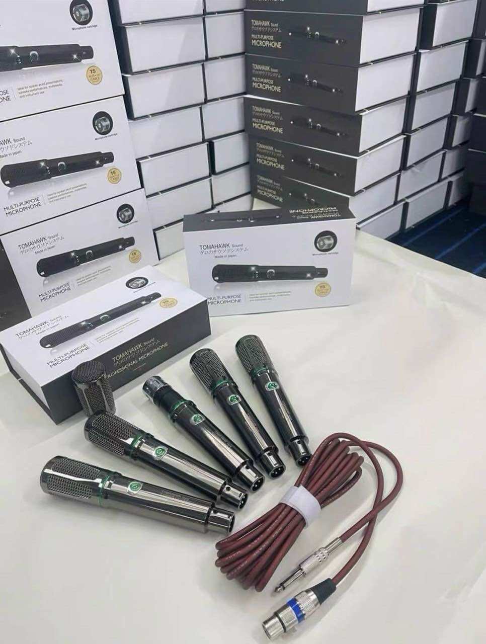 Mic dây nhật tomahawk