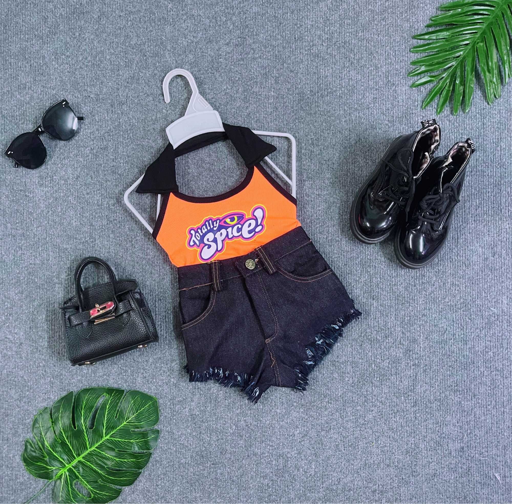 Set áo thun cổ trụ quần jean đùi bé gái 2 màu