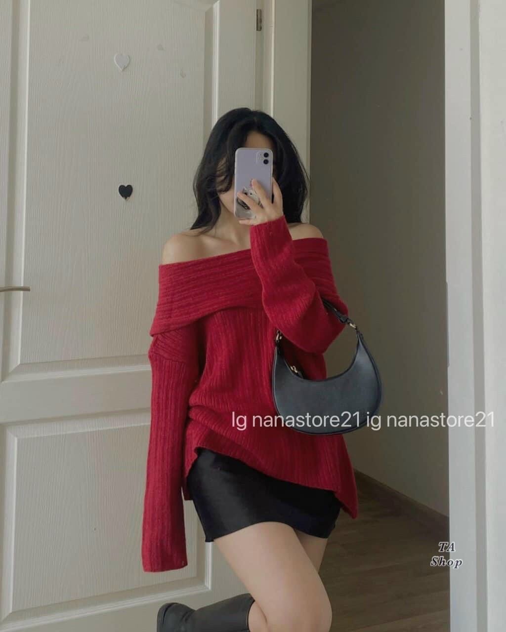Áo len đỏ may mắn
