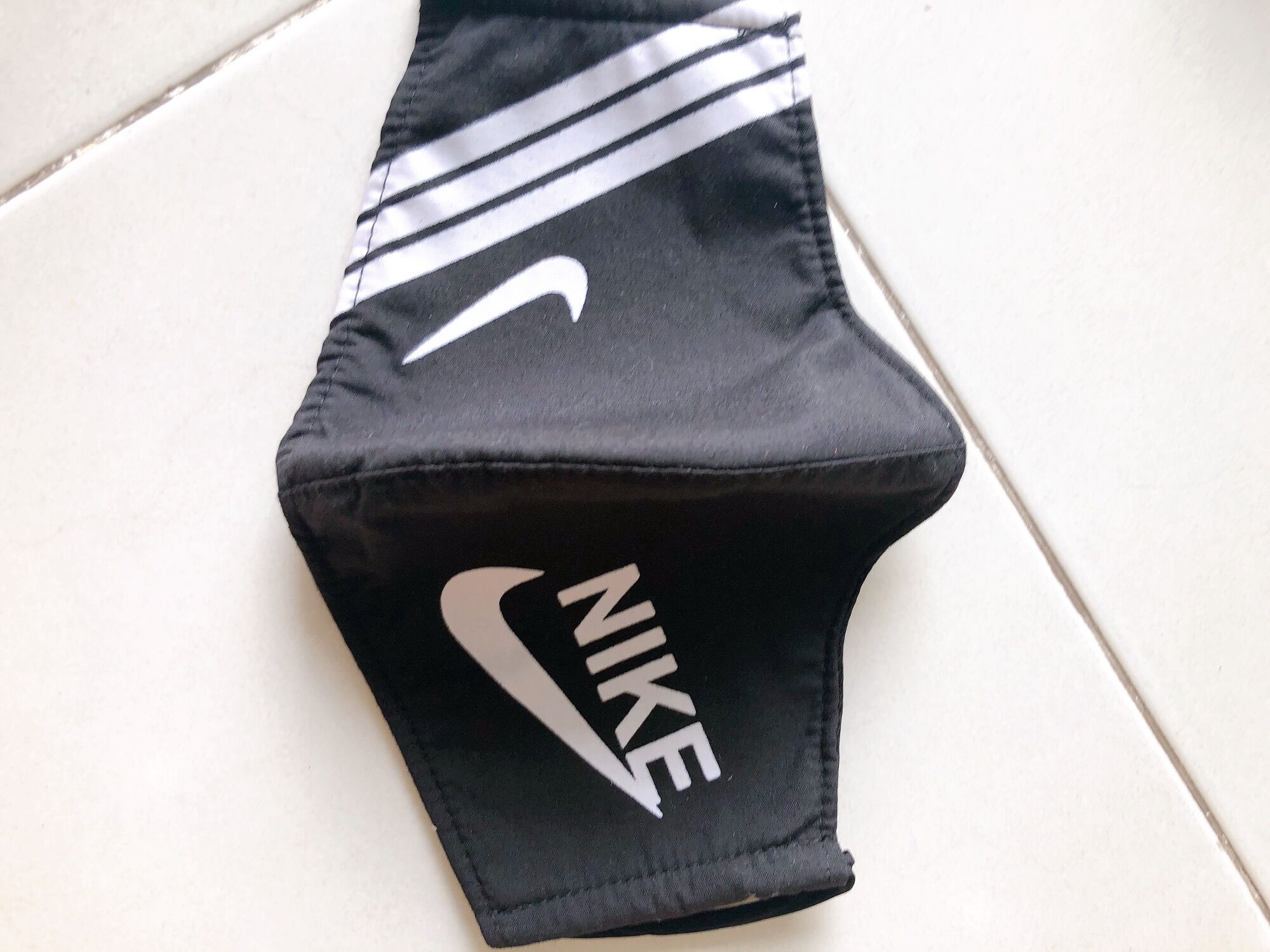 khẩu trang vải in hình Nike