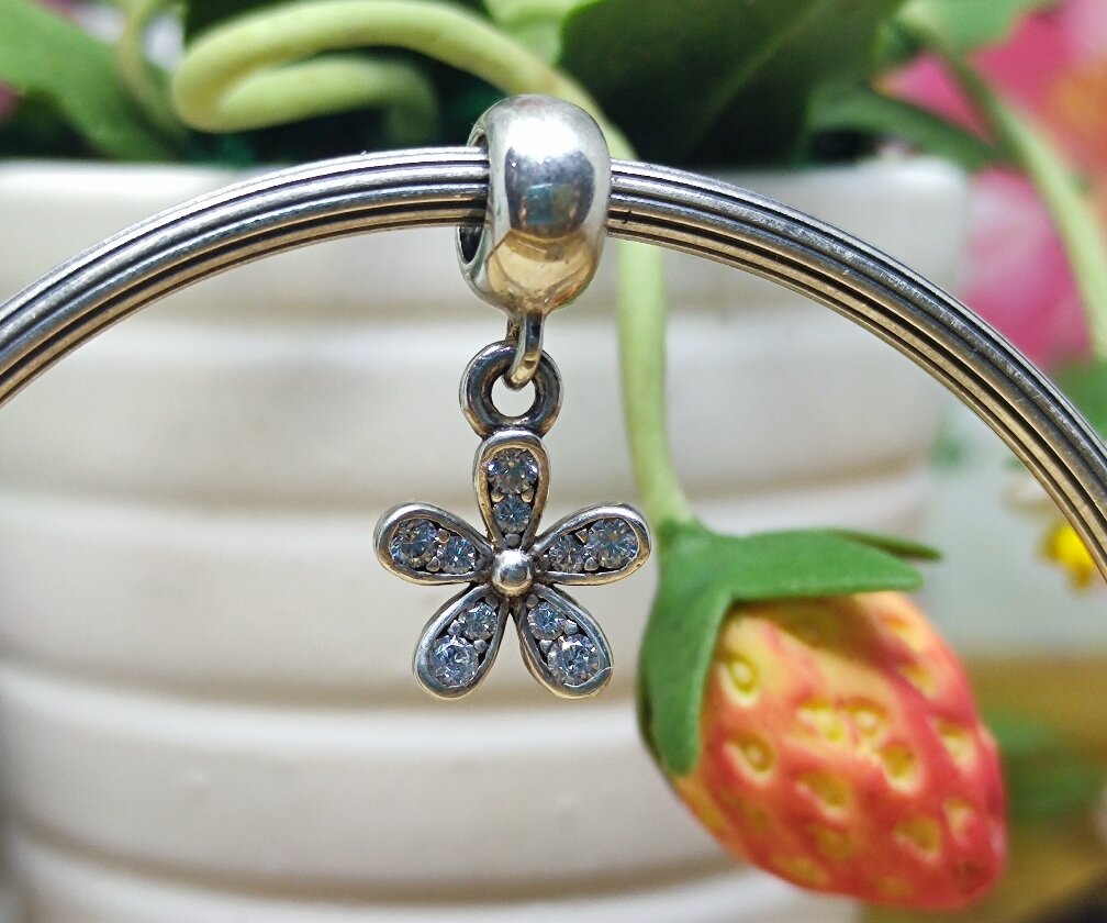 GauBee Charm bạc 925 treo hoa daisy đá trắng