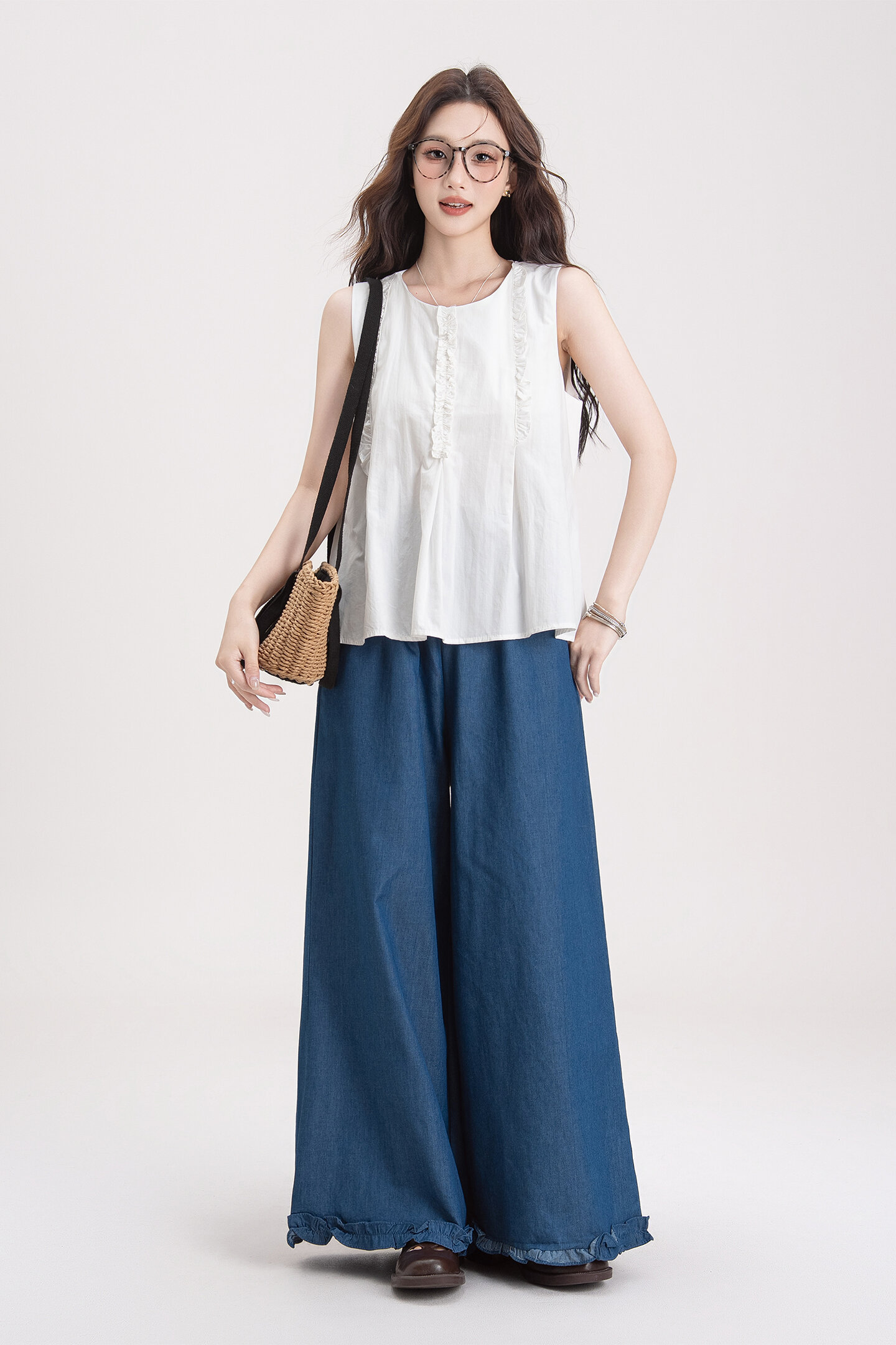 Nurture One | Áo Blouse Không Tay Dễ Thương Màu Xanh Pháp, Cổ Voan, Phối Ruffle