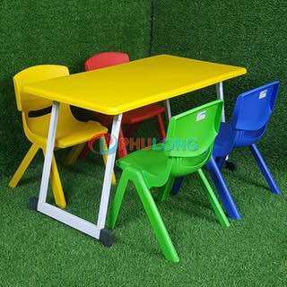 Bàn nhựa gấp được mầm non