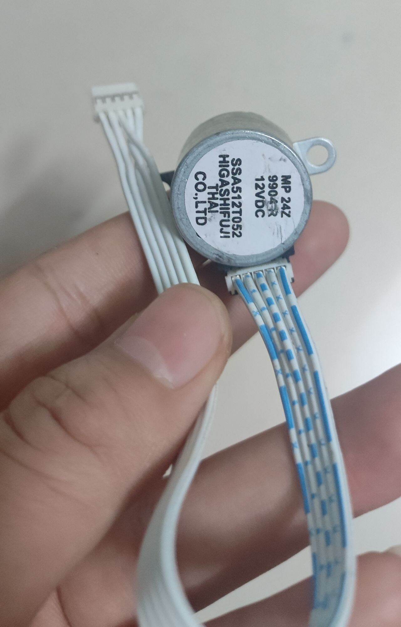 Motor vẩy gió điều hoà Toshiba nhỏ