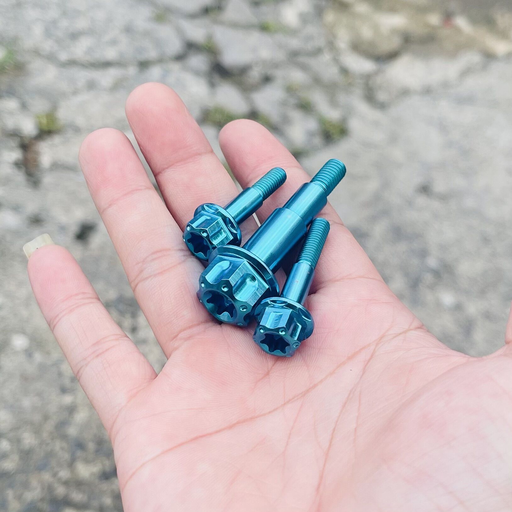 Combo bộ 3 ốc tay thắng titan Gr5 cho Vario mẫu xịn siêu hiếm