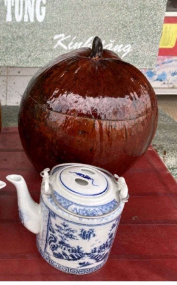 trái dừa khô làm bình ủ trà kèm ấm tích