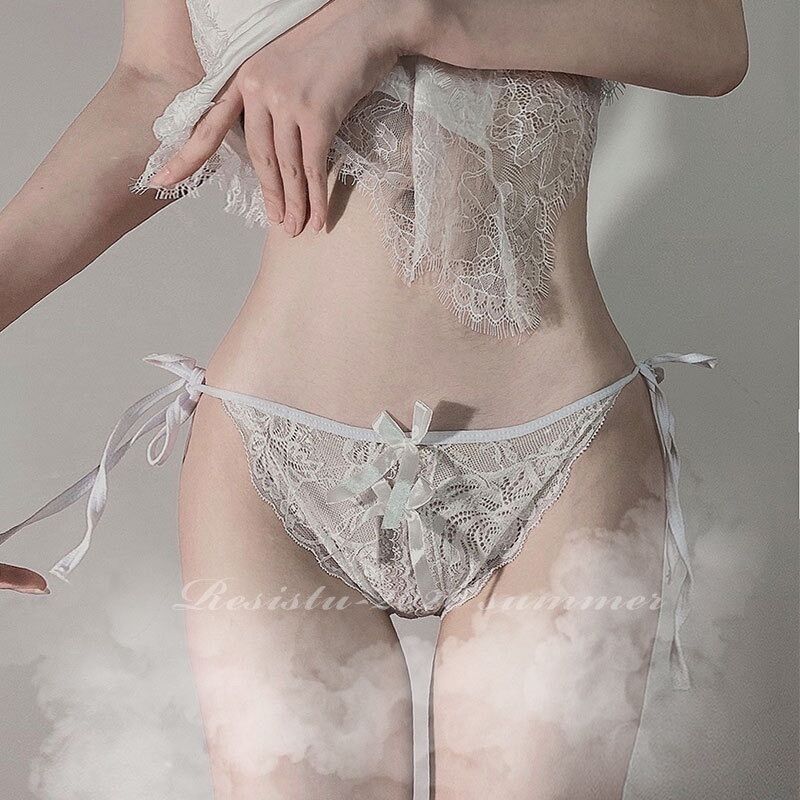 Quần lót ren xẻ đáy cột dây sexy