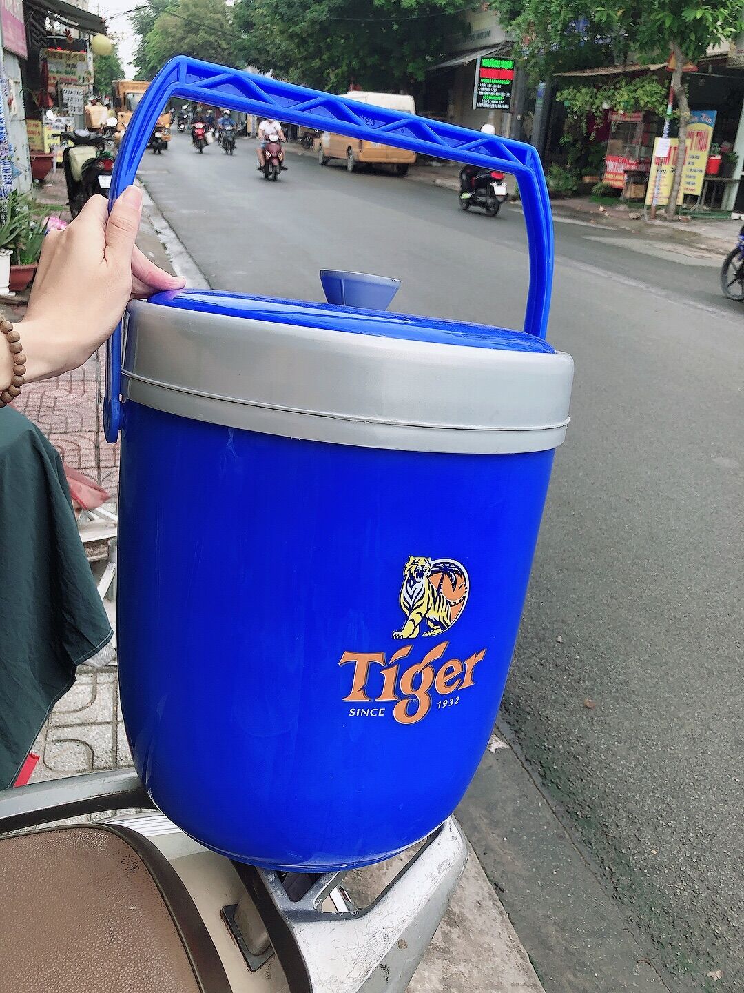 Bình đá tròn giữ nhiệt- bình nước có tay xách dung tích 20 lít hkm tiger