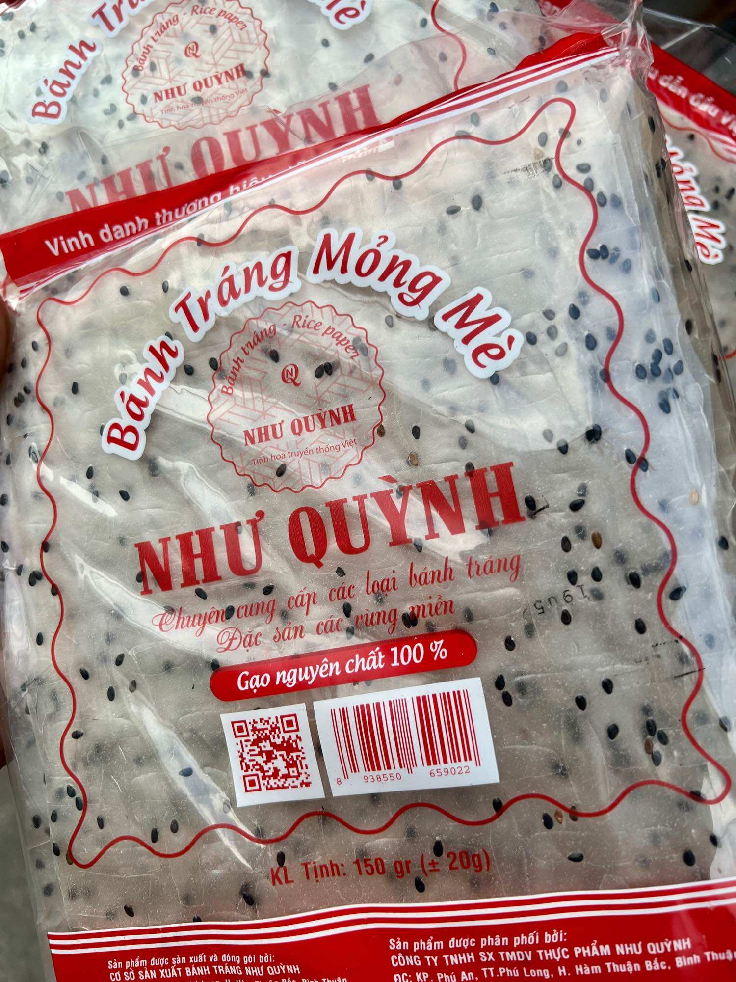 Bánh tráng mè gạo dùng nhúng cuốn hoặc nướng mắm ruốc.