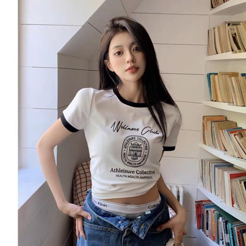 Áo croptop colective cổ viền BG