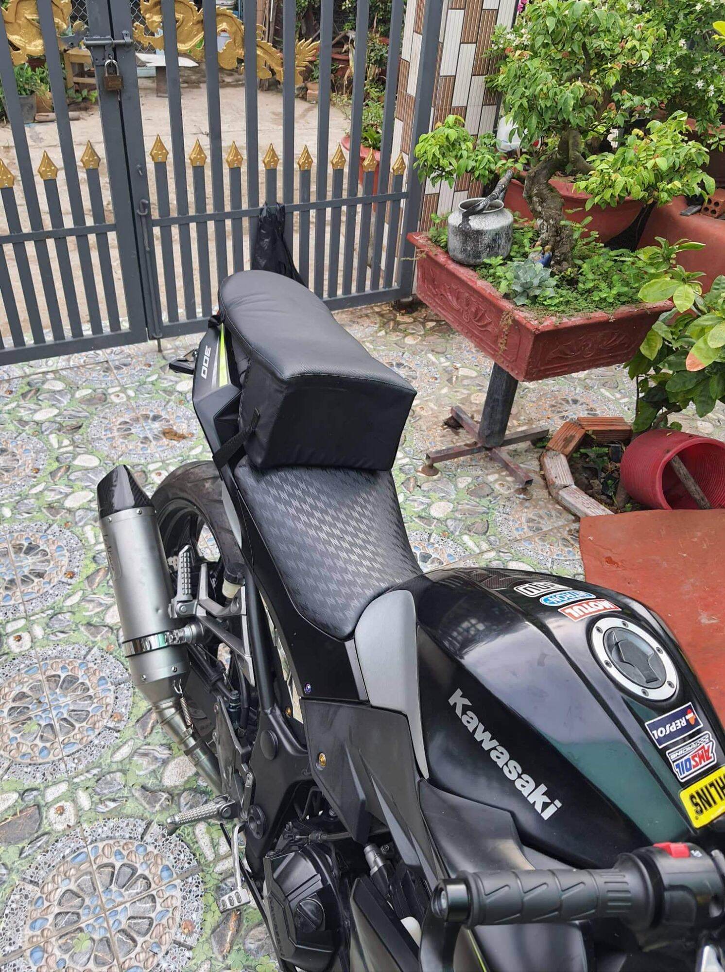 yên phụ z300 ( giúp người sau thoải mái và thở thêm 1 bé)