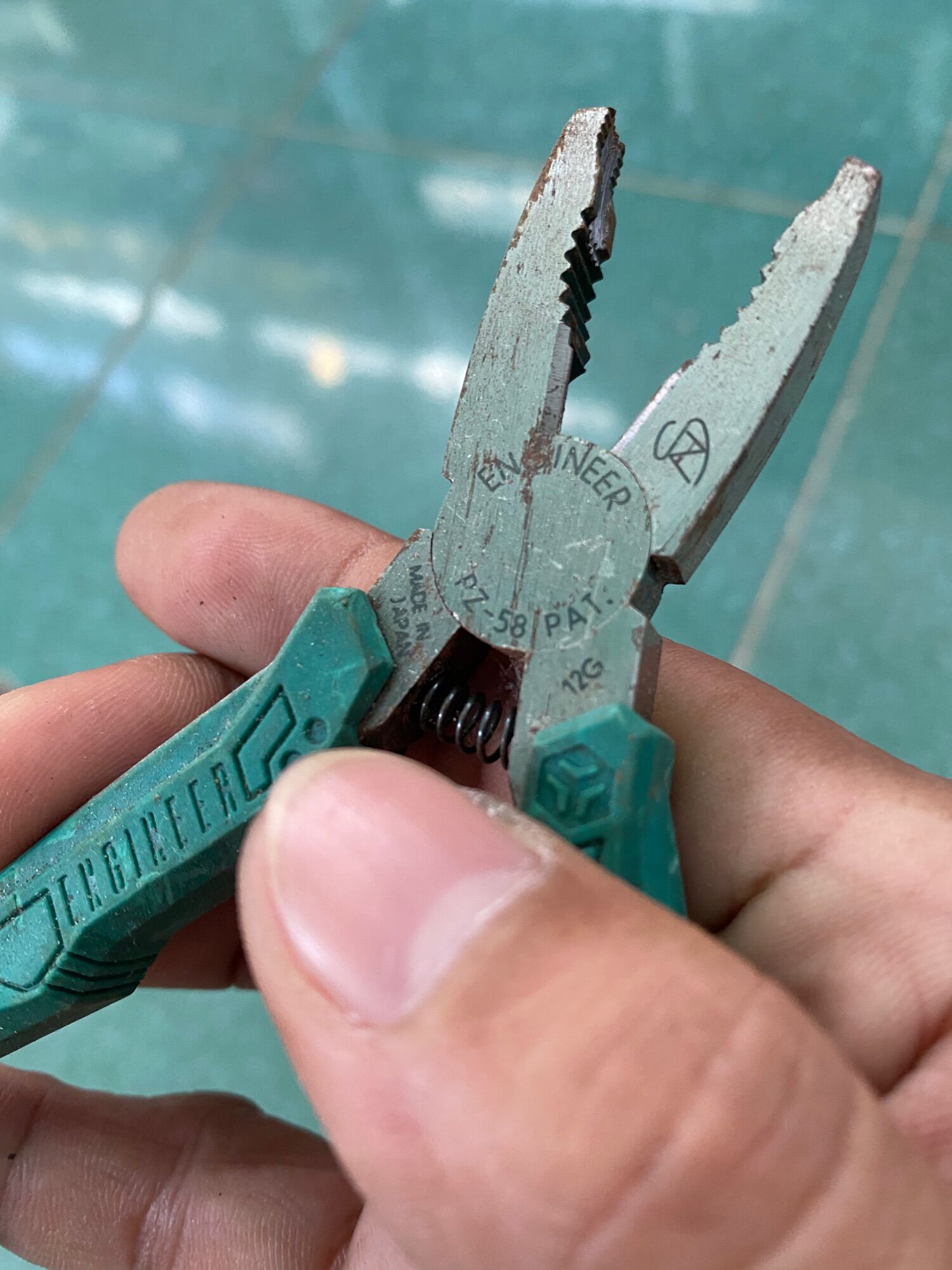 Kềm mở ốc hư ENGINEER.