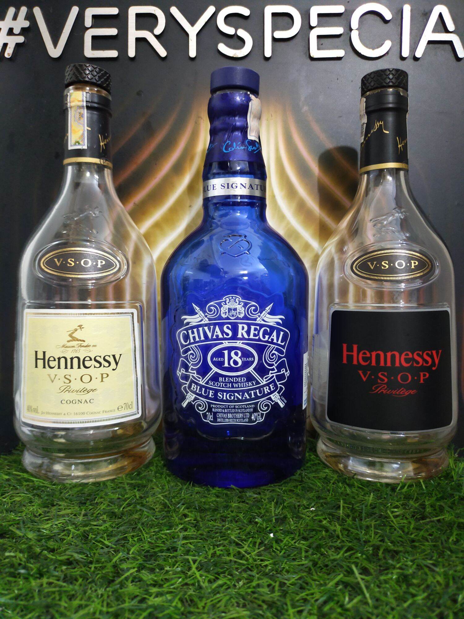 Combo 3 chai rươu ngoại Chivas, Hennessyy trưng bày Decor cực đẹp