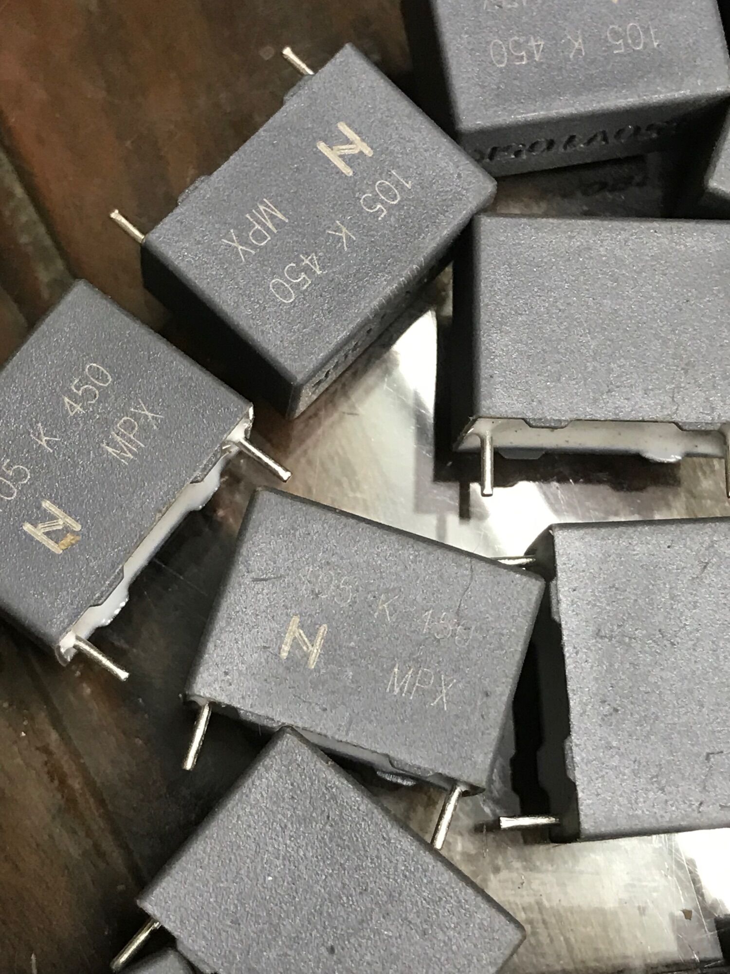 Tụ 105 k. 450 v  ( combo 100 c