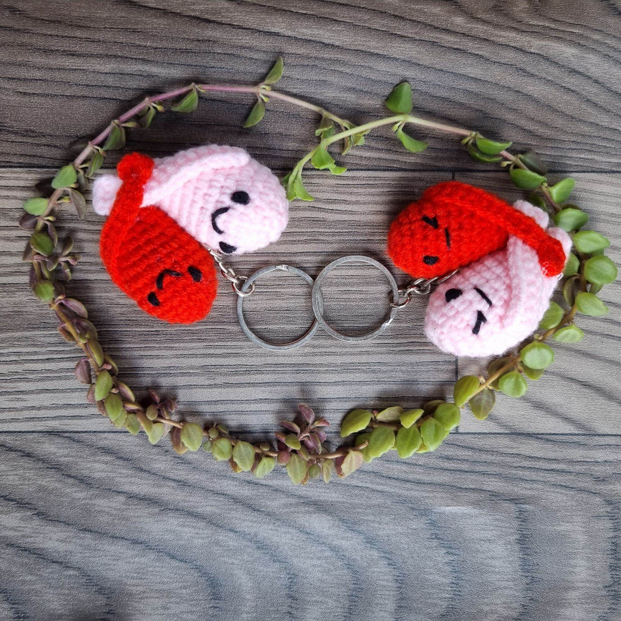 Móc khóa trái tim bằng len - handmade