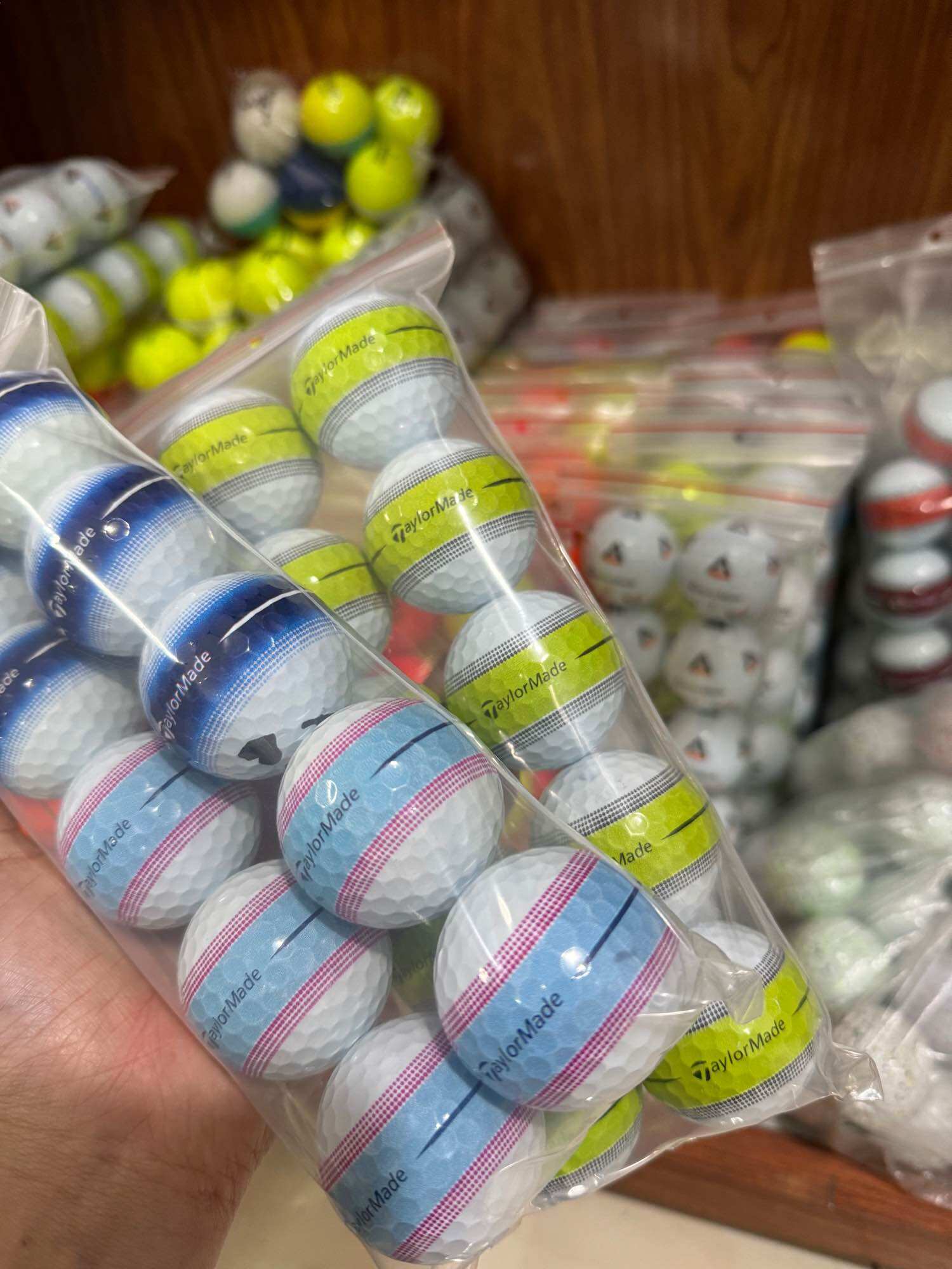 Bóng Golf Taylormade Tour Response Stripe (túi 10quả)