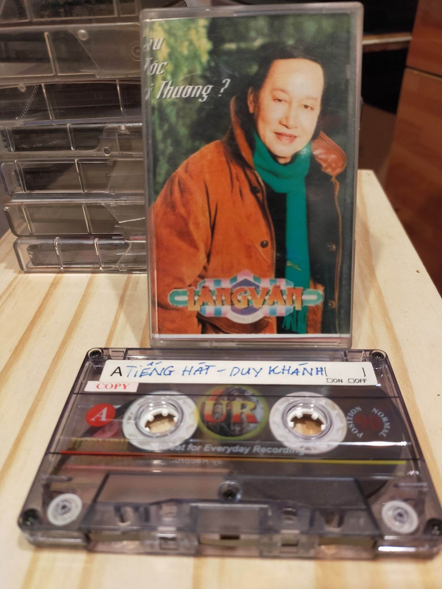 1 băng cassette maxell UR 90 phút tiếng hát Duy Khánh ( lưu ý: đây là băng cũ