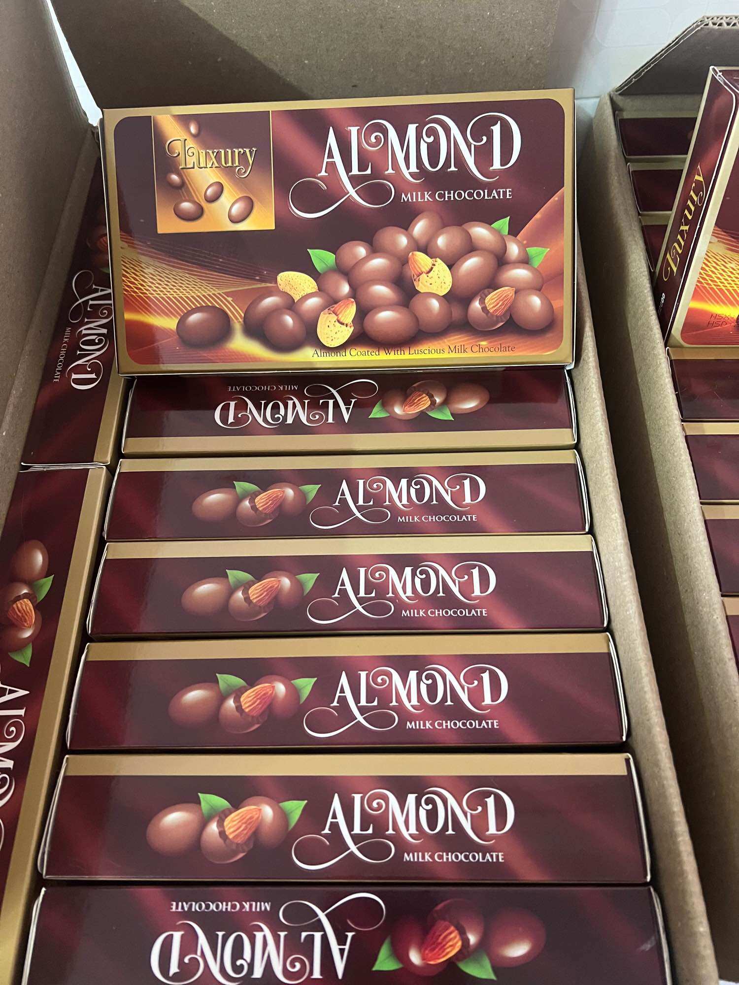 Kẹo Sô Cô La Al Mond Luxury Gold Nhân Hạnh Nhân Hộp 200G