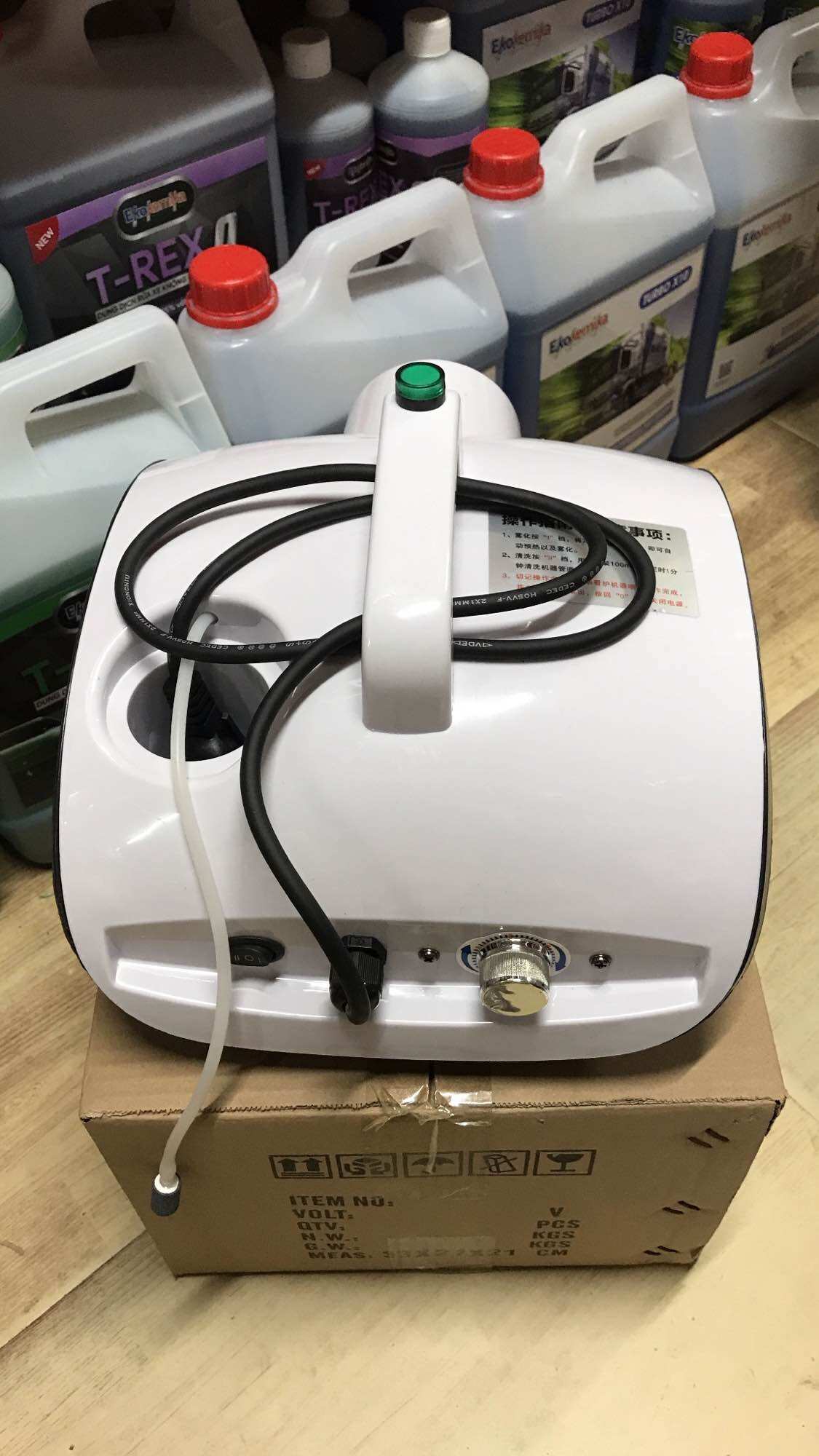 Máy xông khói khử mùi 1500W màu trắng