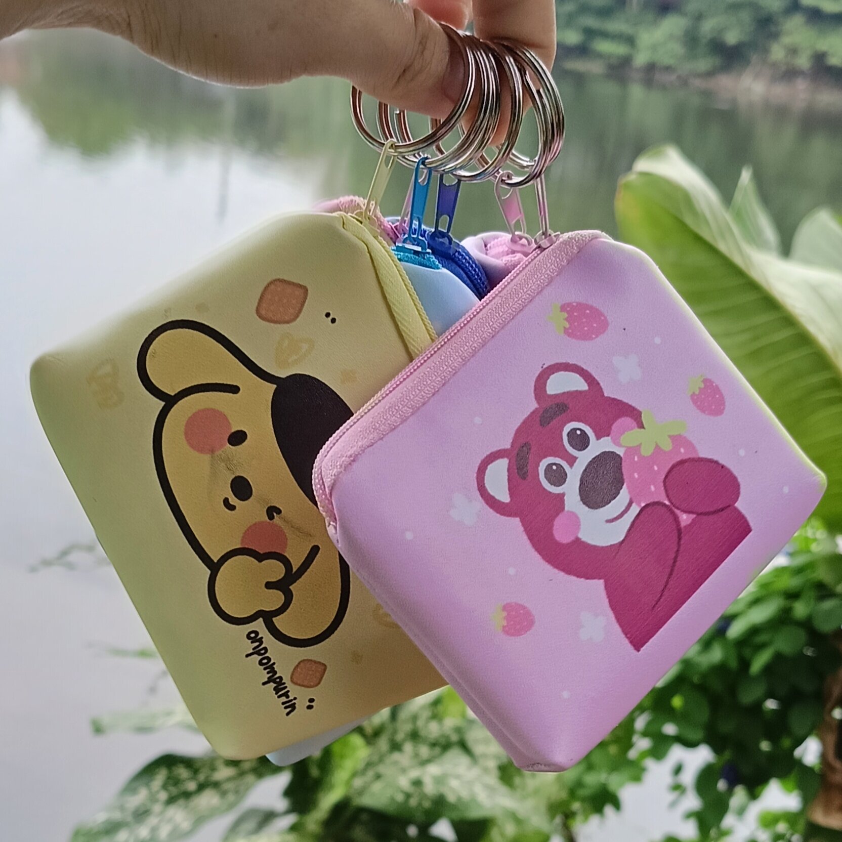 Móc khoá dạng túi hộp tiện lợi treo chìa khoá balo