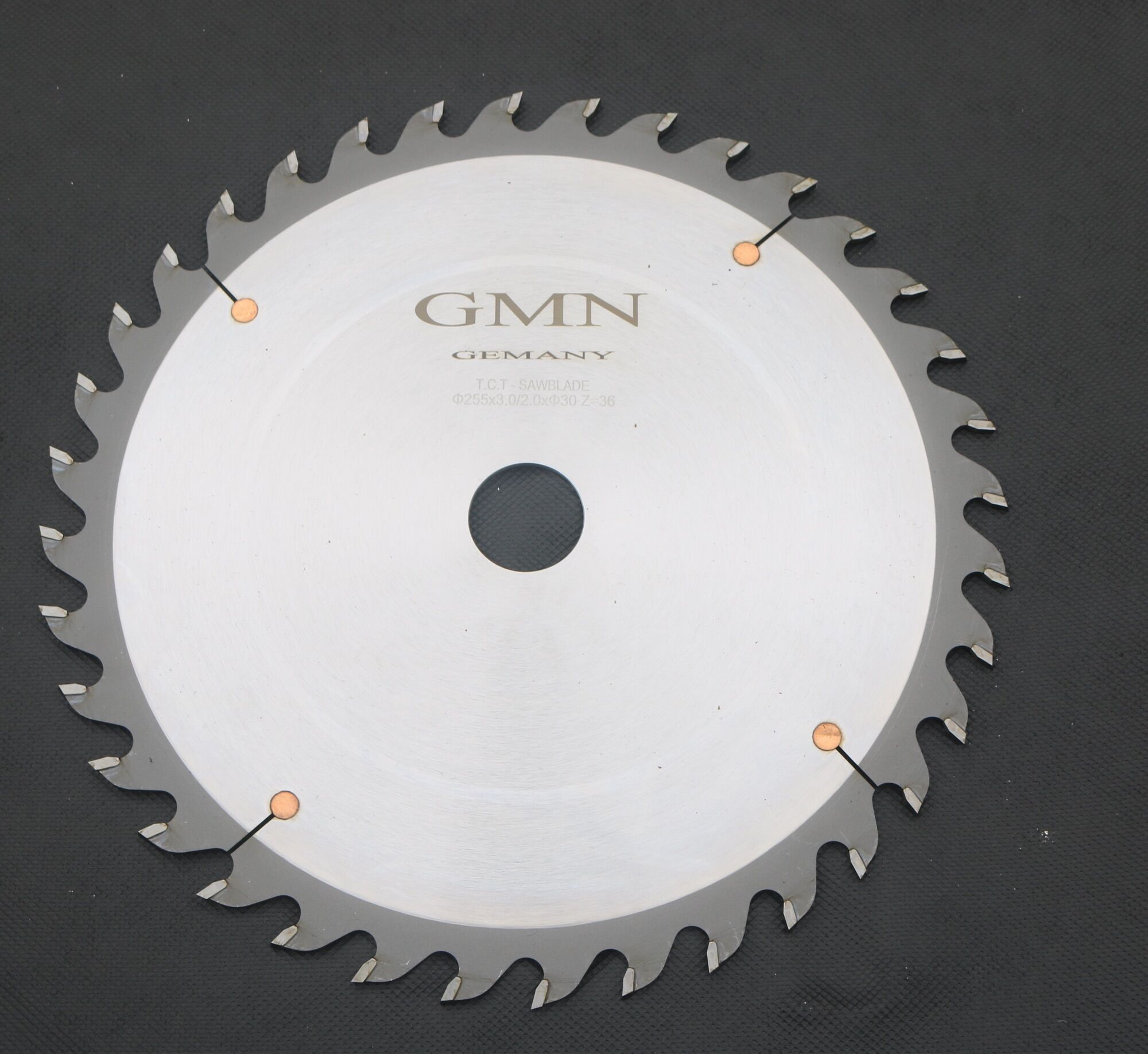 Lưỡi cưa cắt gỗ tự nhiên chống đinh 255*3.0*25.4*36T hiệu GMN