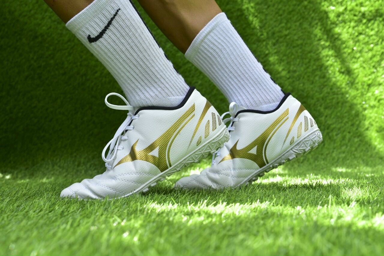 Giày đá bóng 3 sọc đế cao su size 39-43 (đã khâu Full đế)