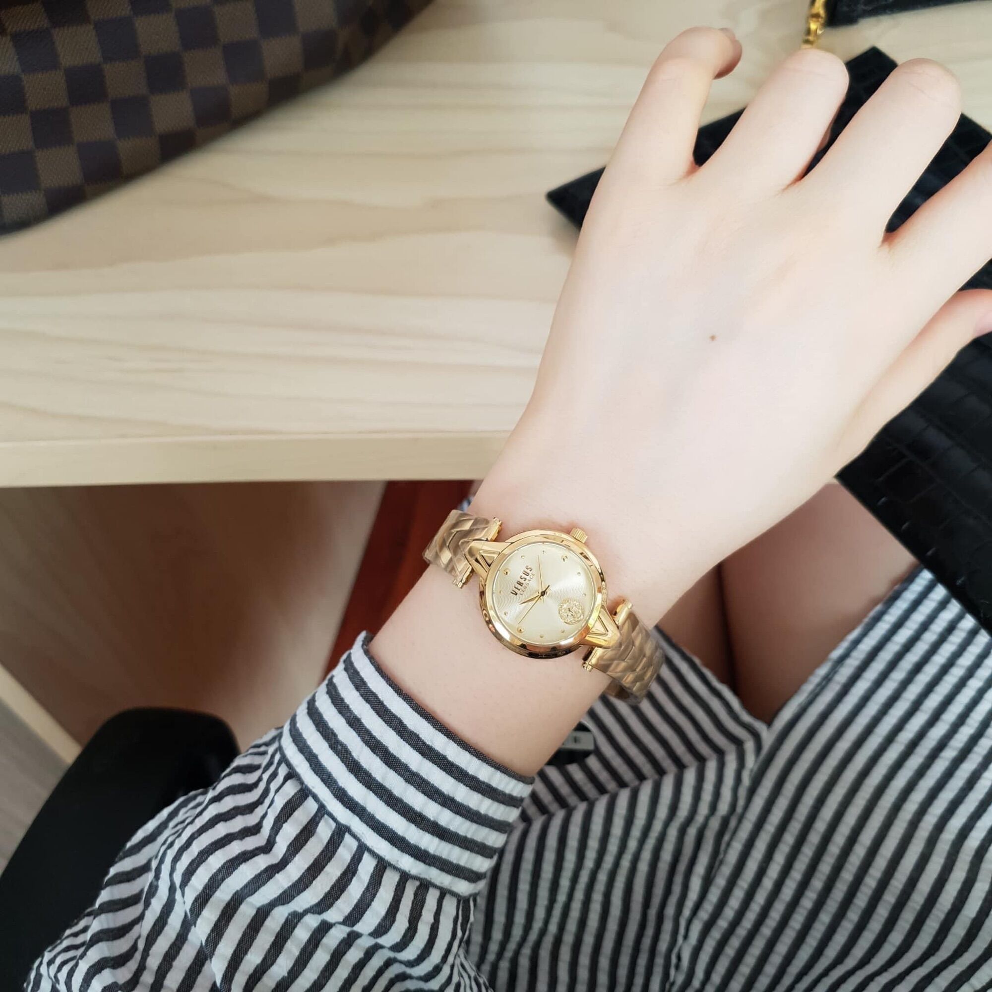 Đồng hồ nữ Versus, size 30mm