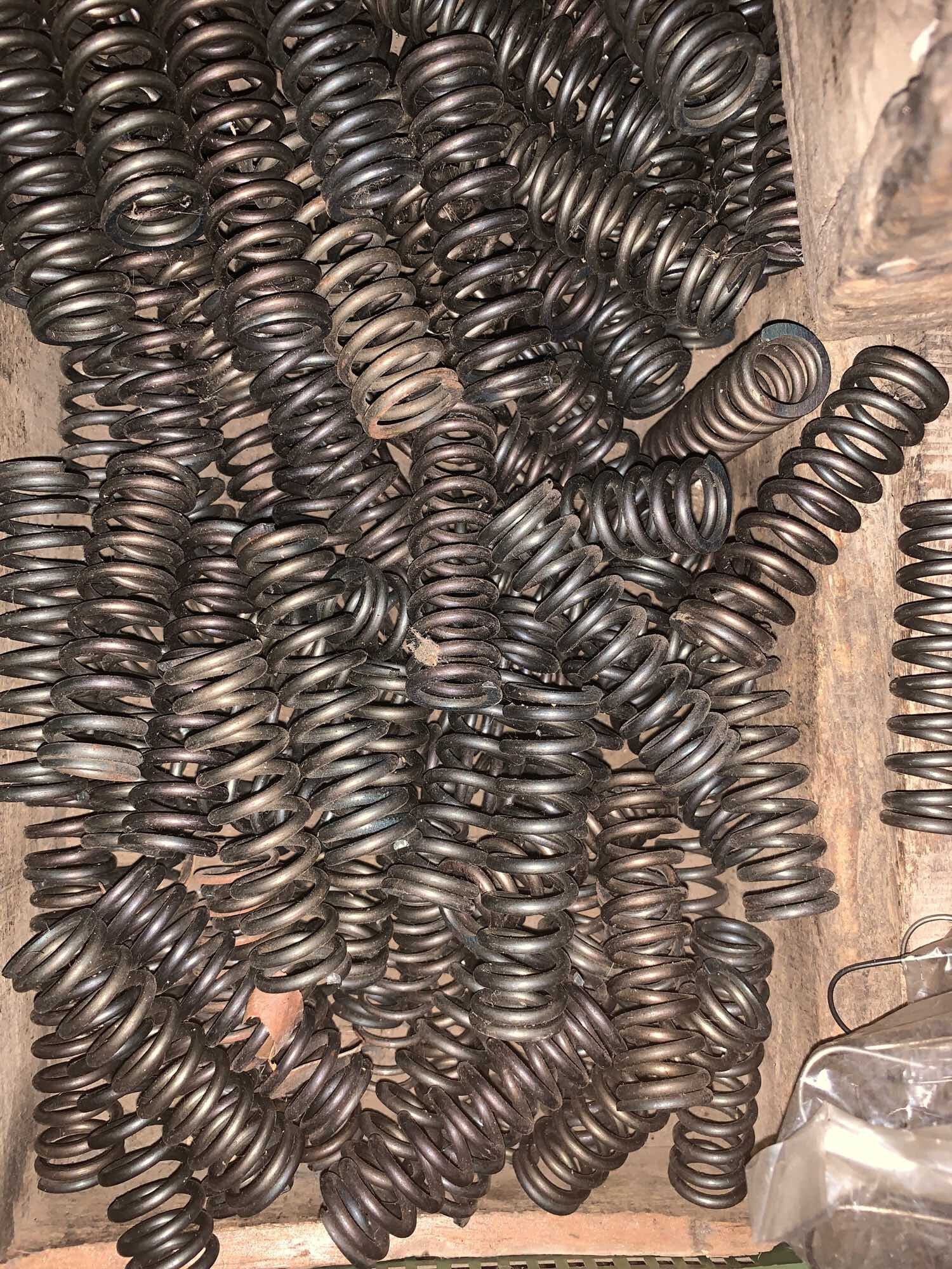 Lò xo nén phi 18 ;20;22;24 sợi 3mm dài 70mm)🅰️🅰️🅰️