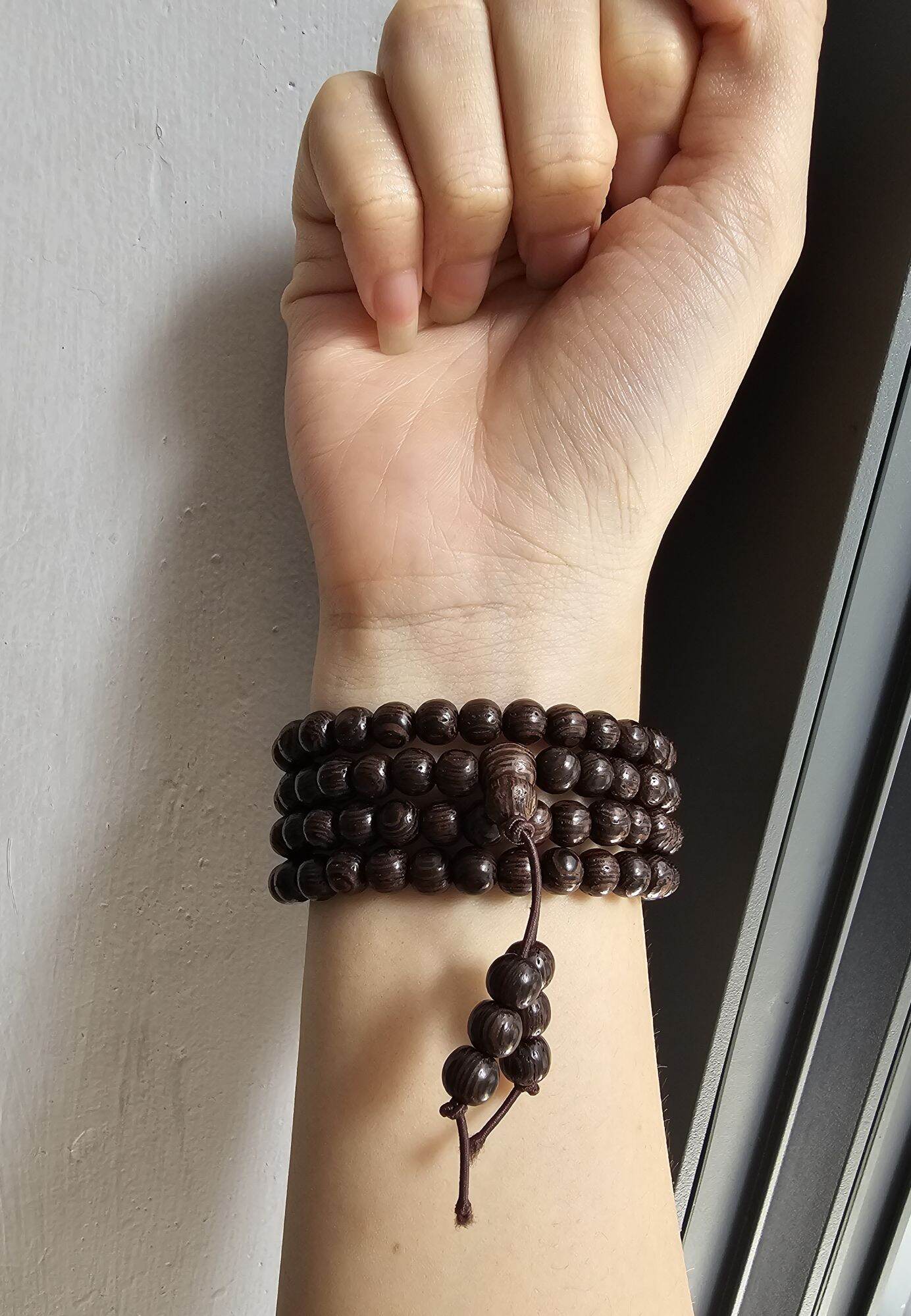 Vòng tay gỗ mun 108 hạt kiểu quấn tay