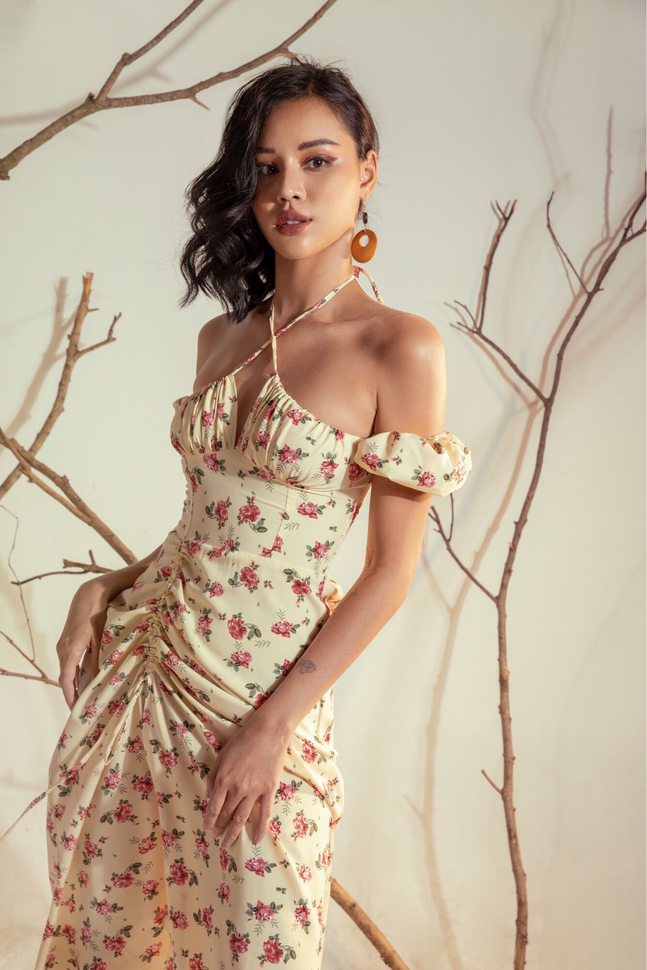 Đầm trễ vai sẻ đùi dây rút vải voan hoa Hồng LACHARME