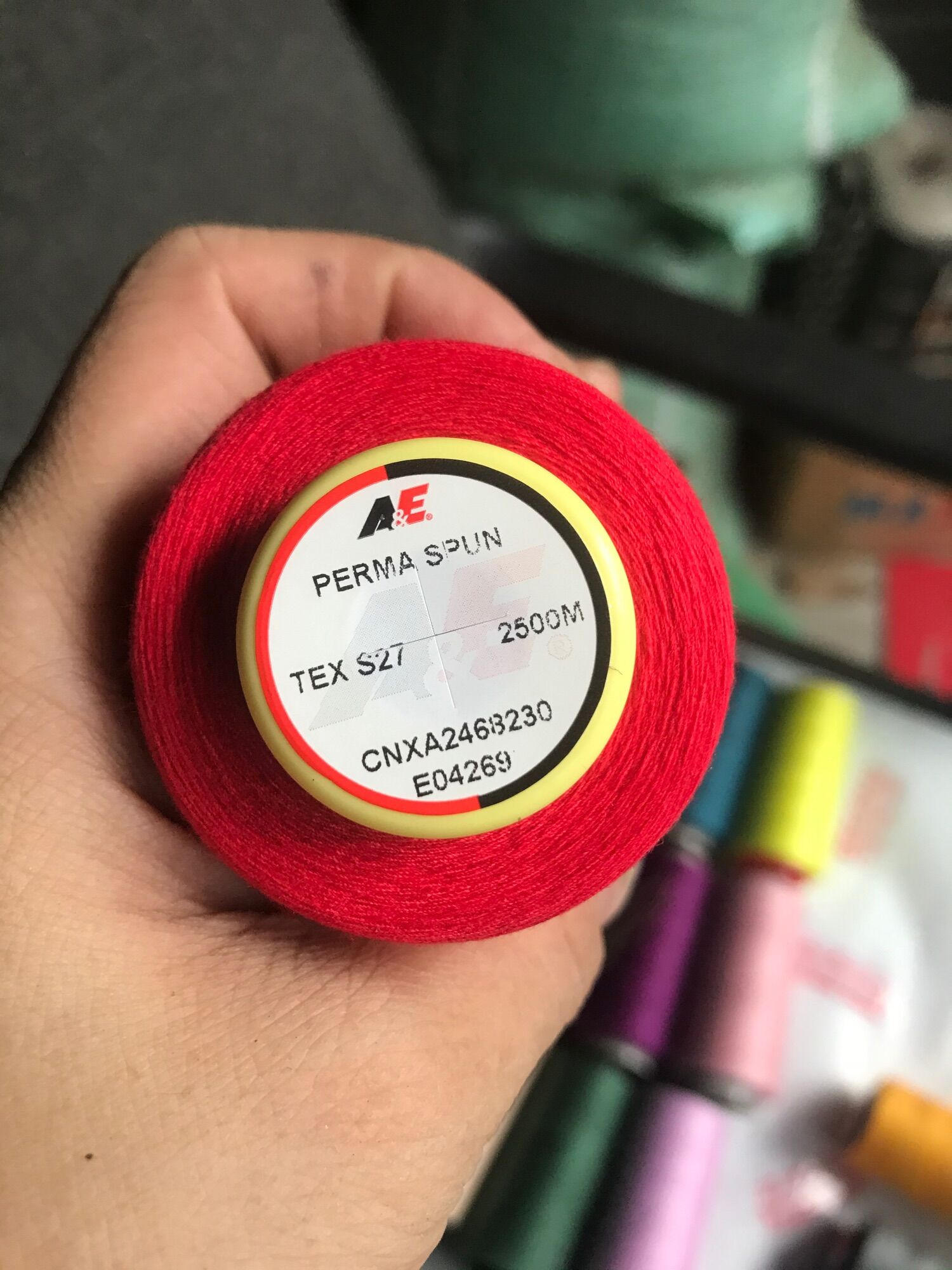 Set 5 cuộn chỉ may mỗi cuộn dài 2500m