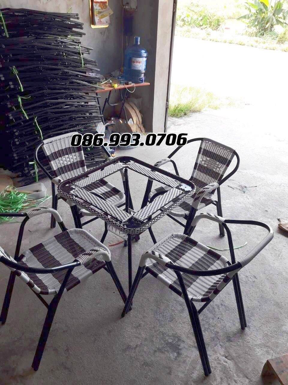 Bộ bàn ghế cafe ib zalo để đc tư vấn