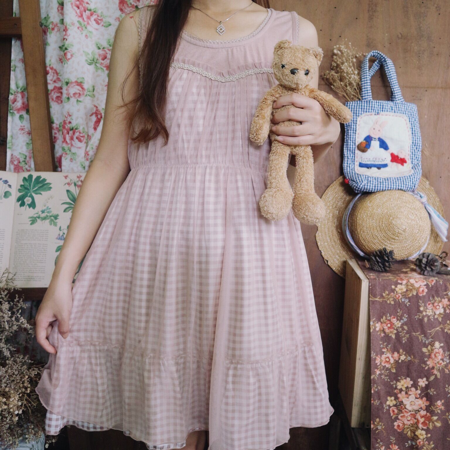 Đầm ren dây hoa bèo ren ngực- Đầm ren caro Axes Femme vintage.hoacuc