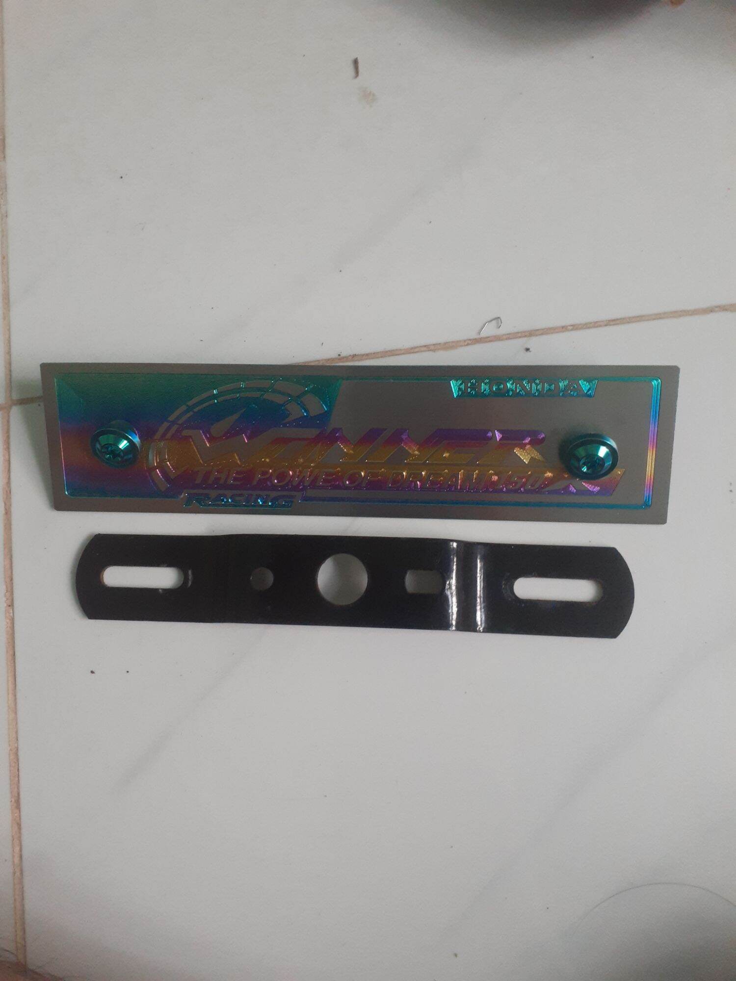 Bảng tên titan winner kèm pas ốc titan