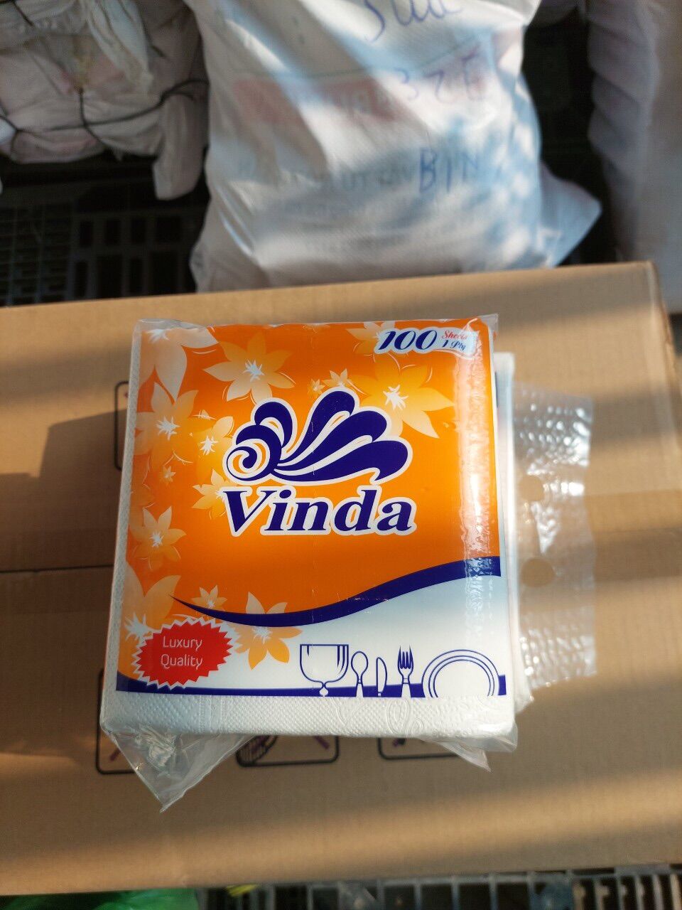 Khăn giấy napkin cao cấp Vinda (100 tờ, 330x330mm)