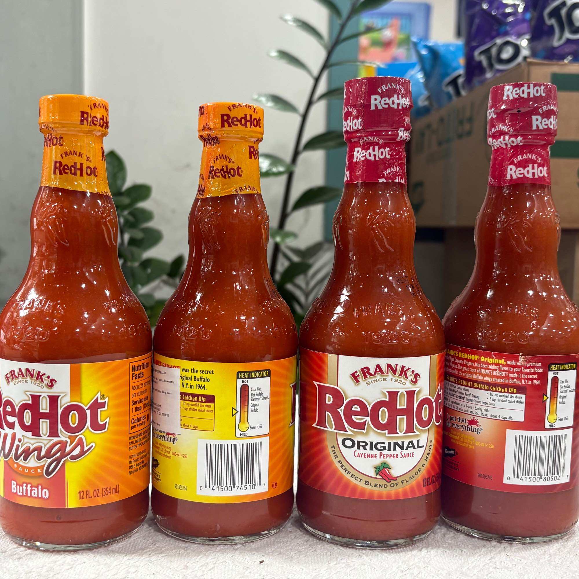 Sốt Ớt Frank’s RedHot Mỹ 354ml - Gia Vị Chấm Và Ướp Đa Năng Chuẩn Vị Mỹ
