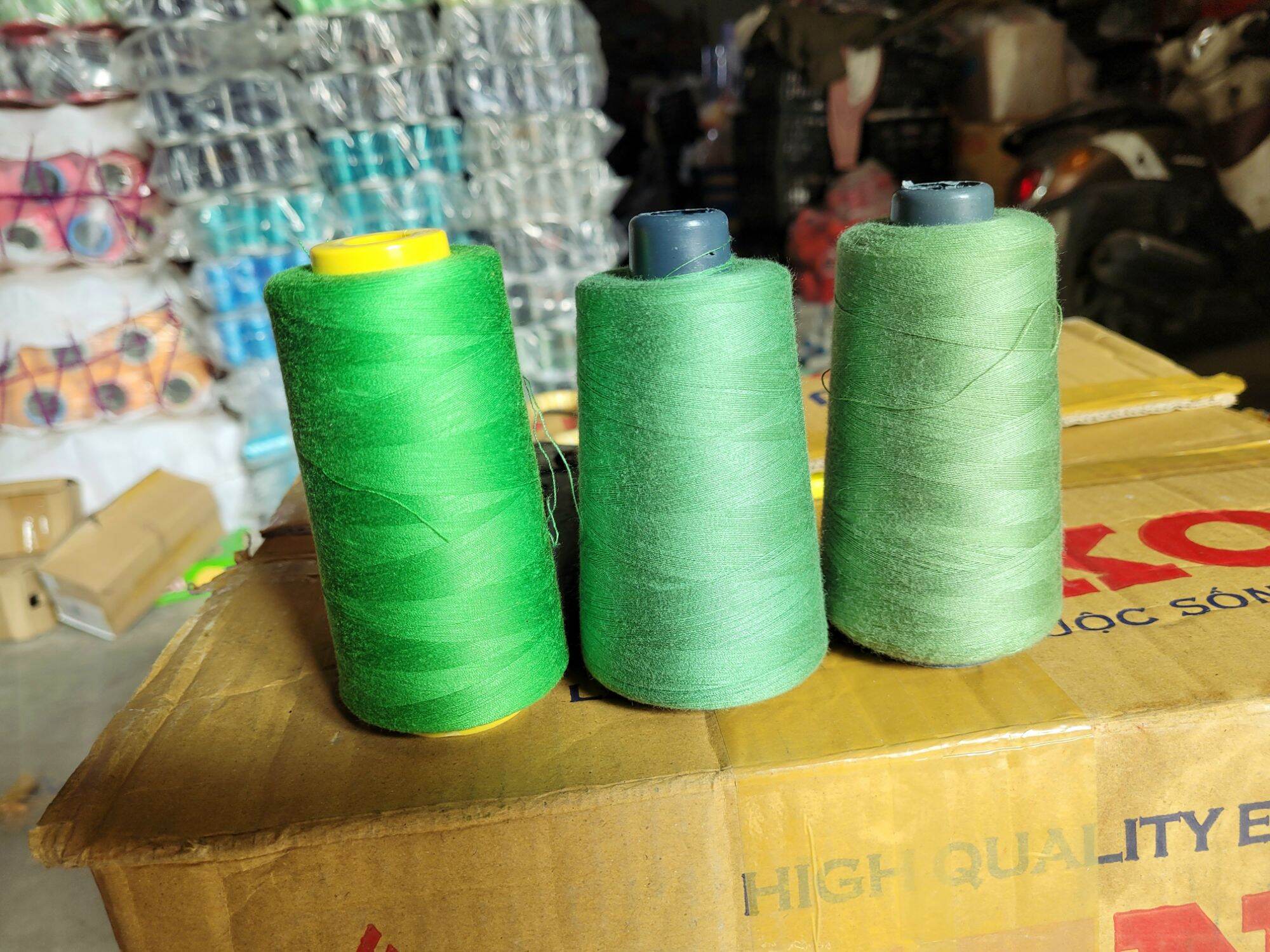 Set 2 cuộn chỉ may quần áo