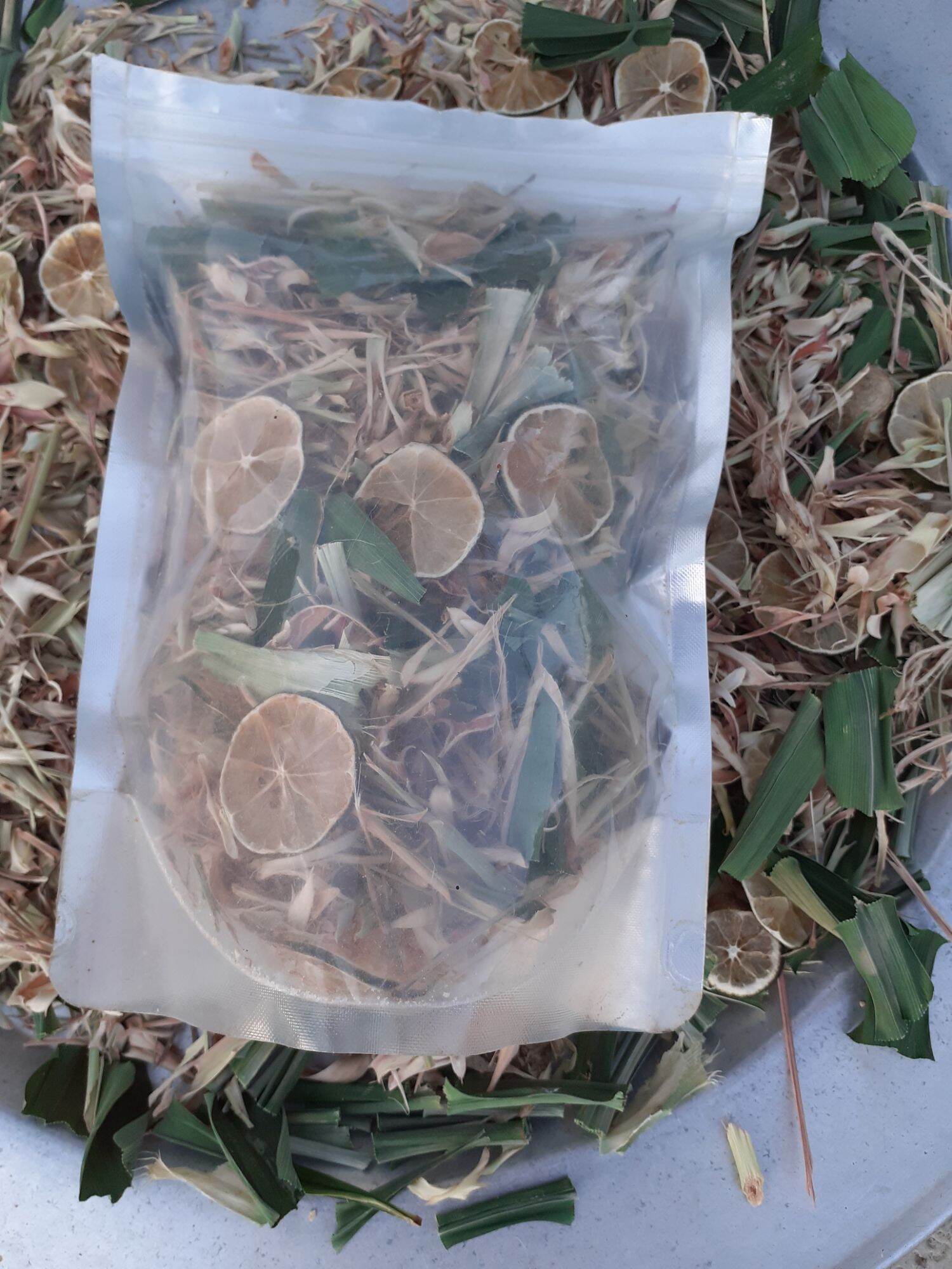 Trà sả gừng chanh lá dứa 100g.