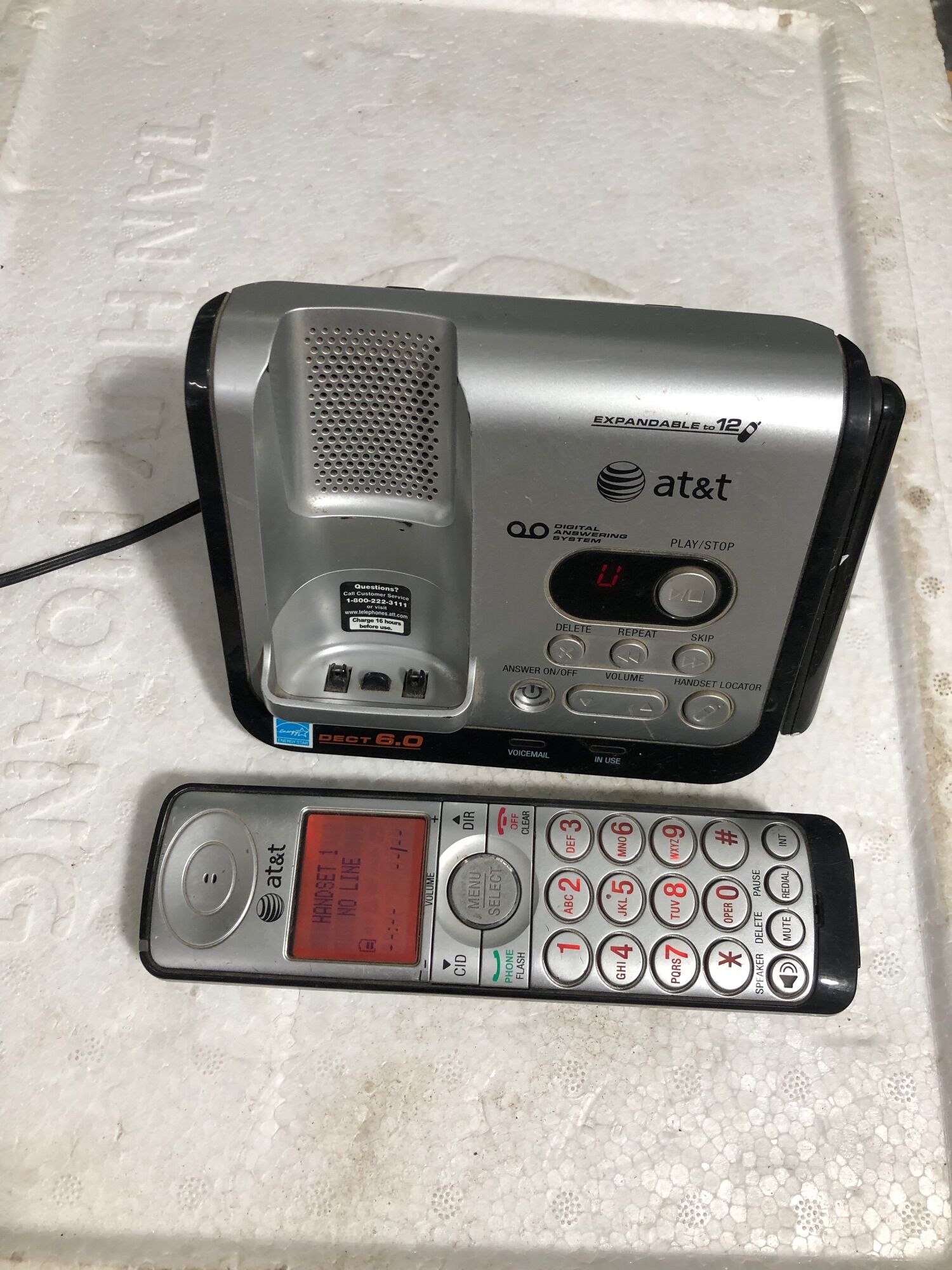 Điện thoại mẹ bồng con AT&T