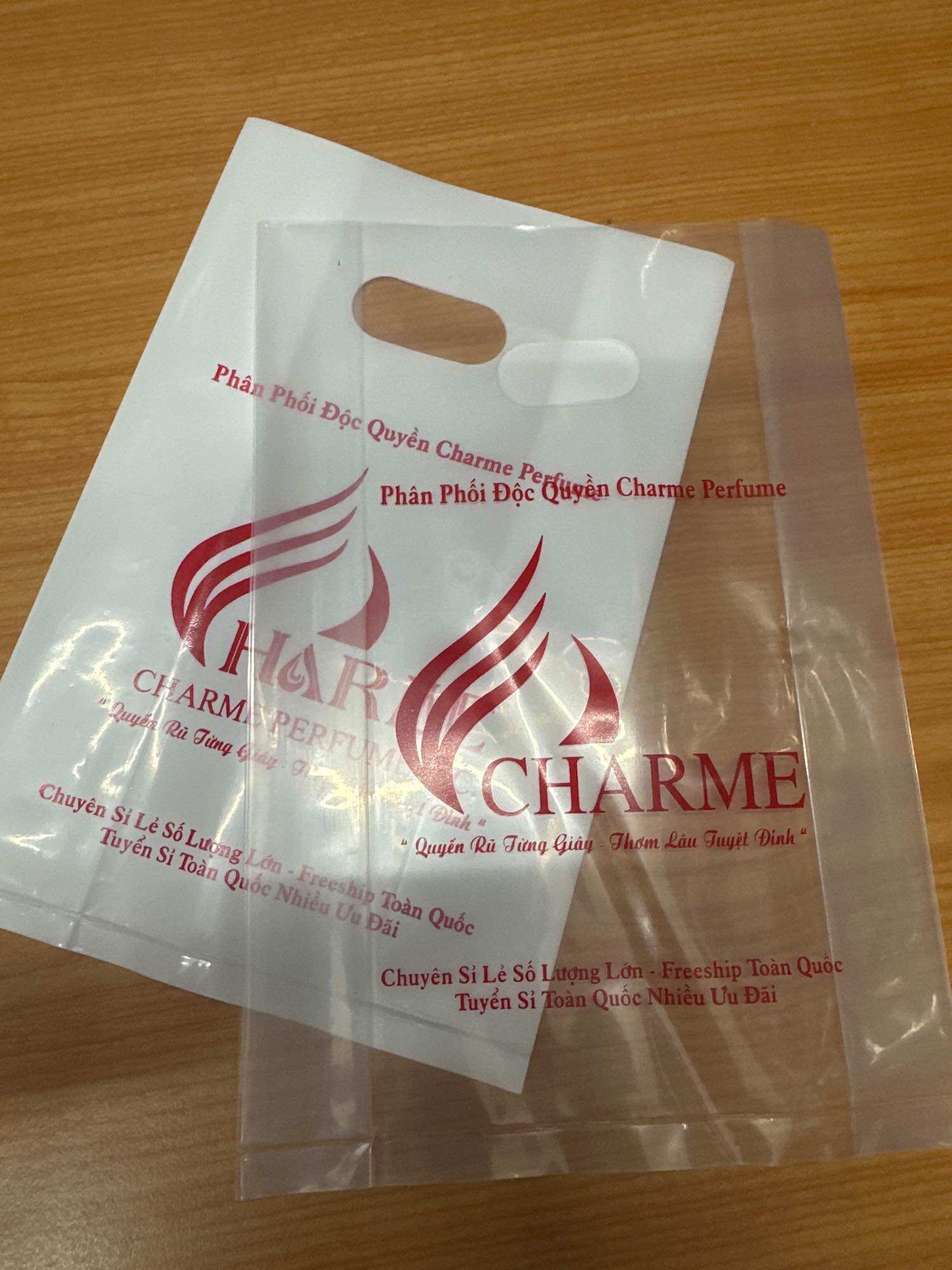 Bọc đựng nước hoa c.h.a.m.e ( 10cái)