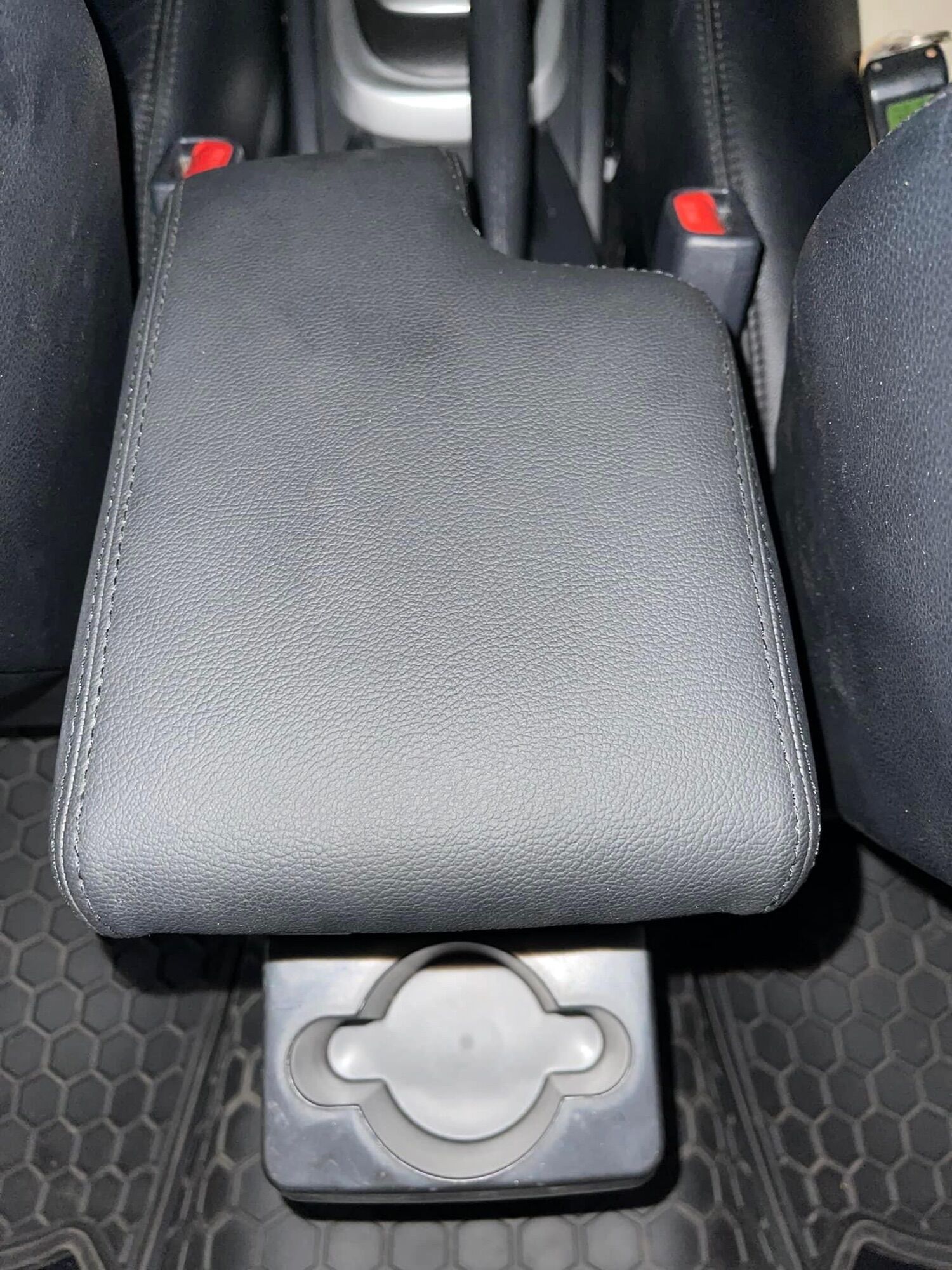 Bệ tỳ tay Toyota Rush