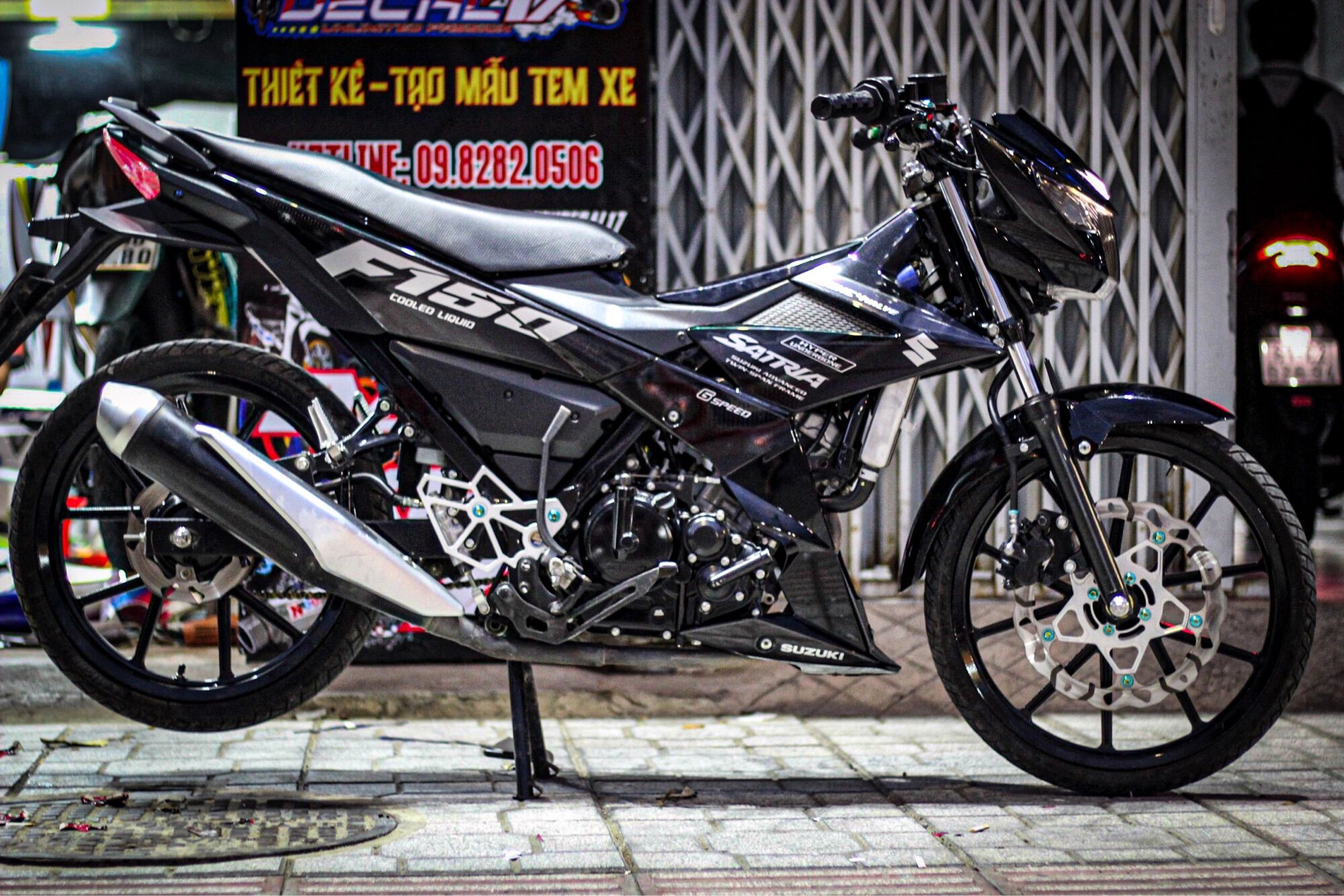 Tem xe satria full đen F150