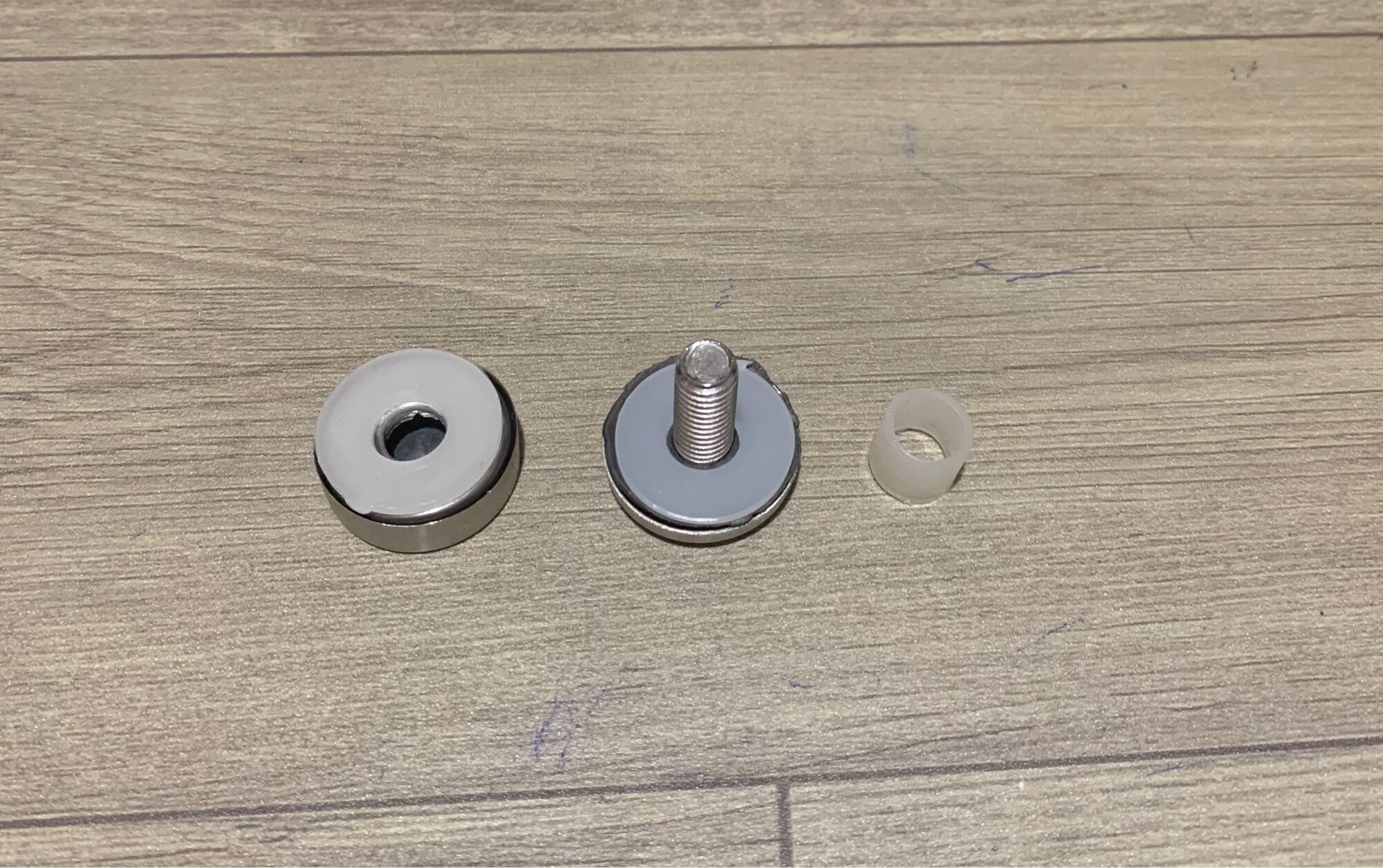 Ốc bắt tại trụ cầu thang inox 304