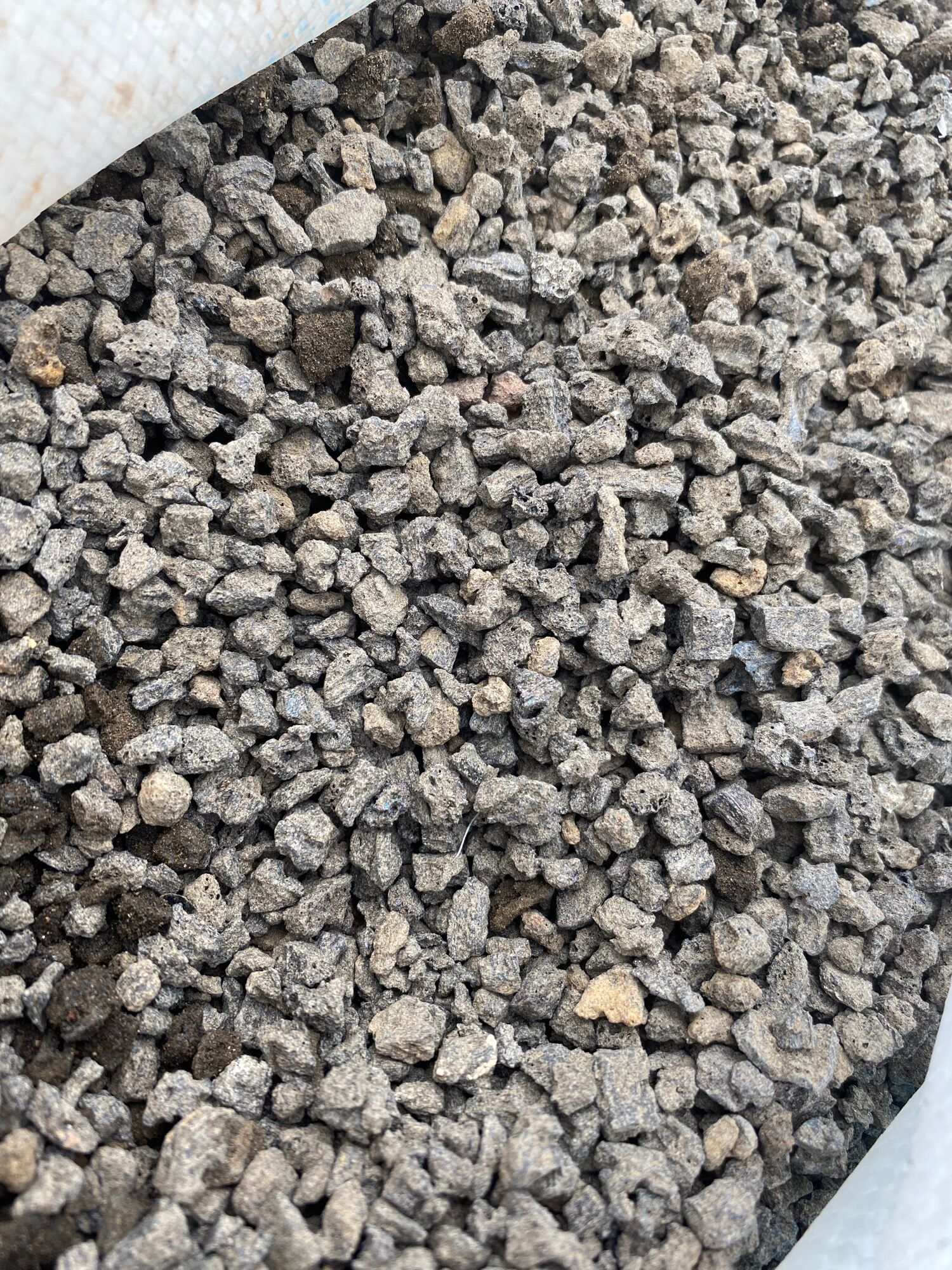 Đá lava nham thạch đen trồng sen đá xương rồng cây kiểng 12k/500g