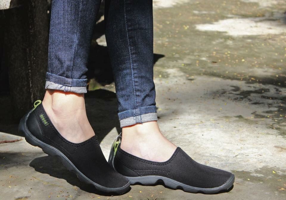 Giày vải Crocs Skimmer cho nữ (màu đen đế đen)