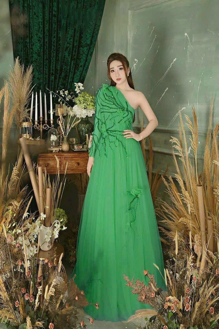 ĐẦM MÀ HOA LỆCH VAI