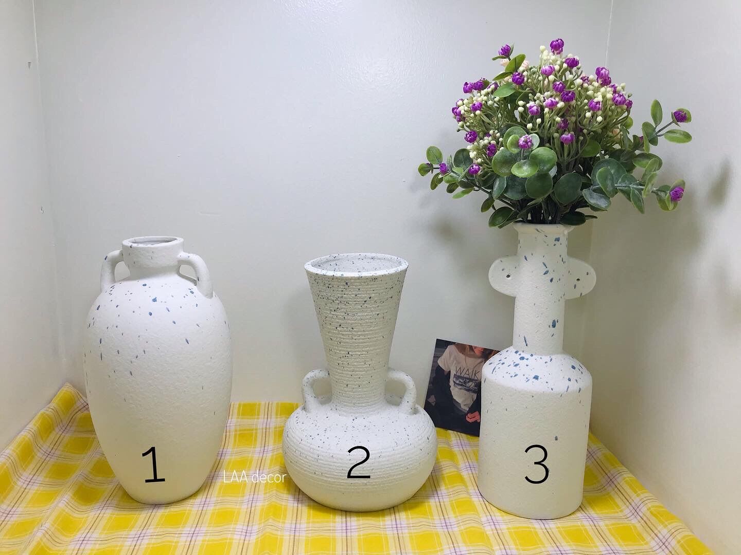 Lọ hoa trắng vẩy mực phong cách Bắc Âu