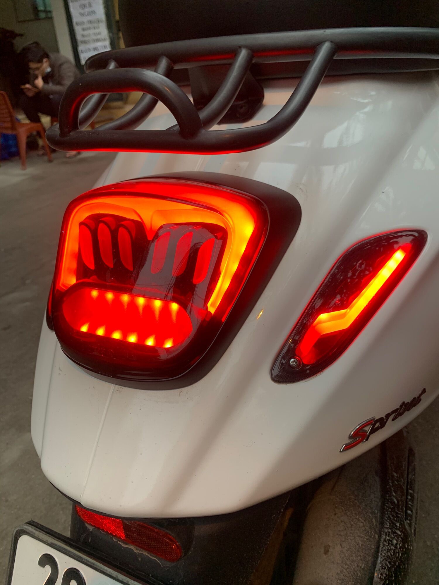 Đèn hậu LEVEL10 Vespa Sprint Primavera