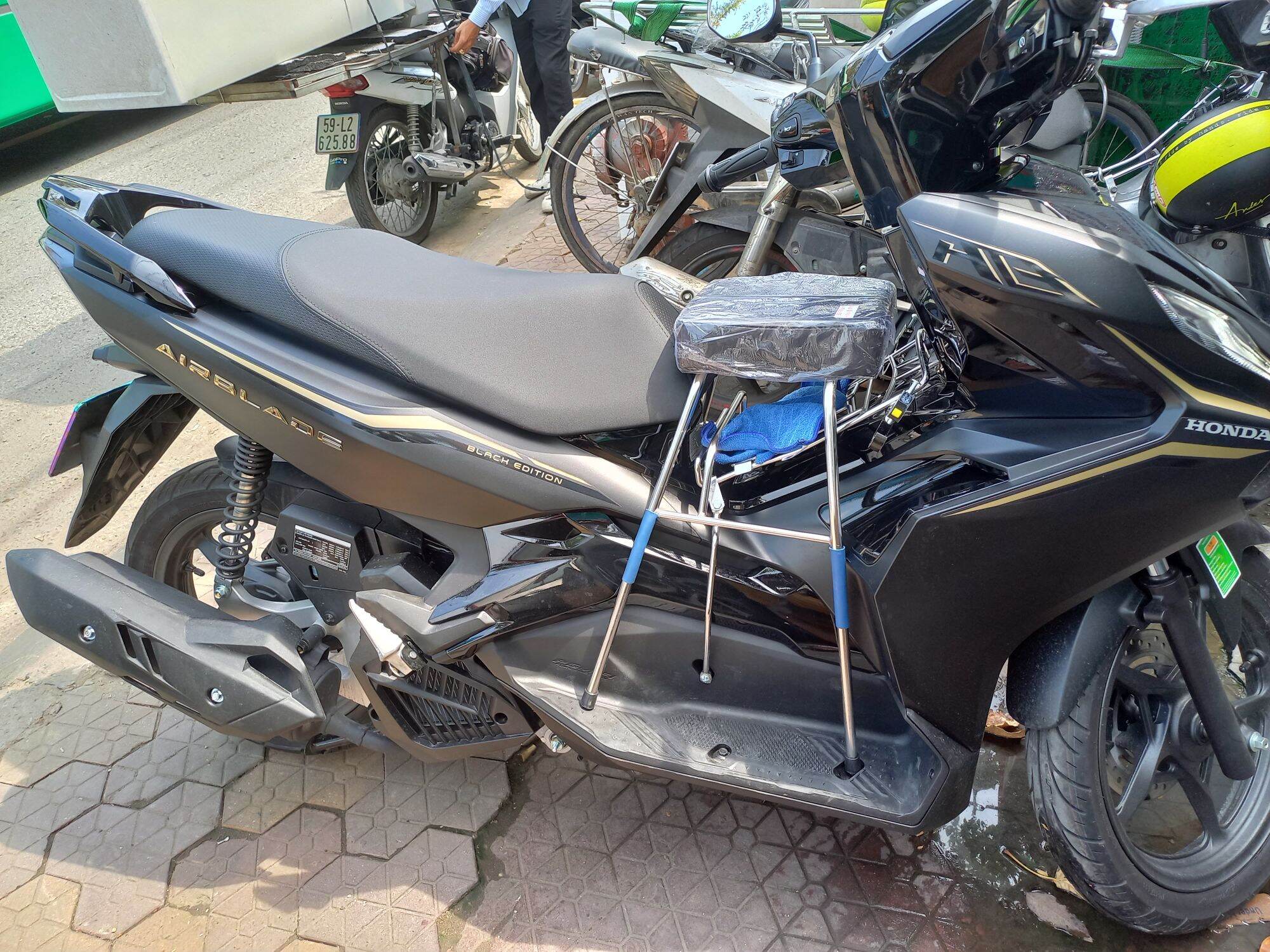 Ghế ngồi xe máy cho bé xe AB - PCX - NVX (Ghế 4chân)
